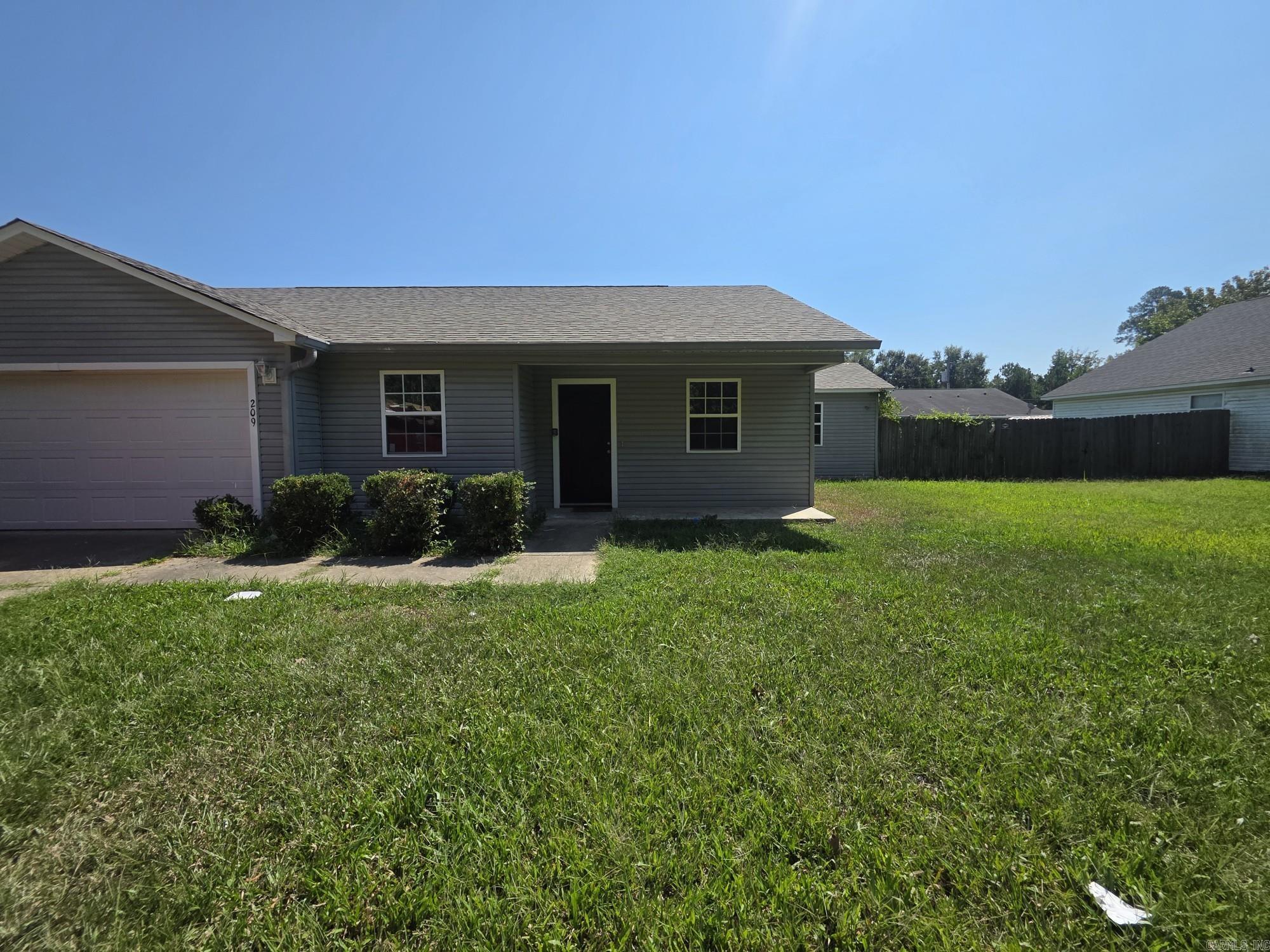 209 Rose Street Property Photo 1