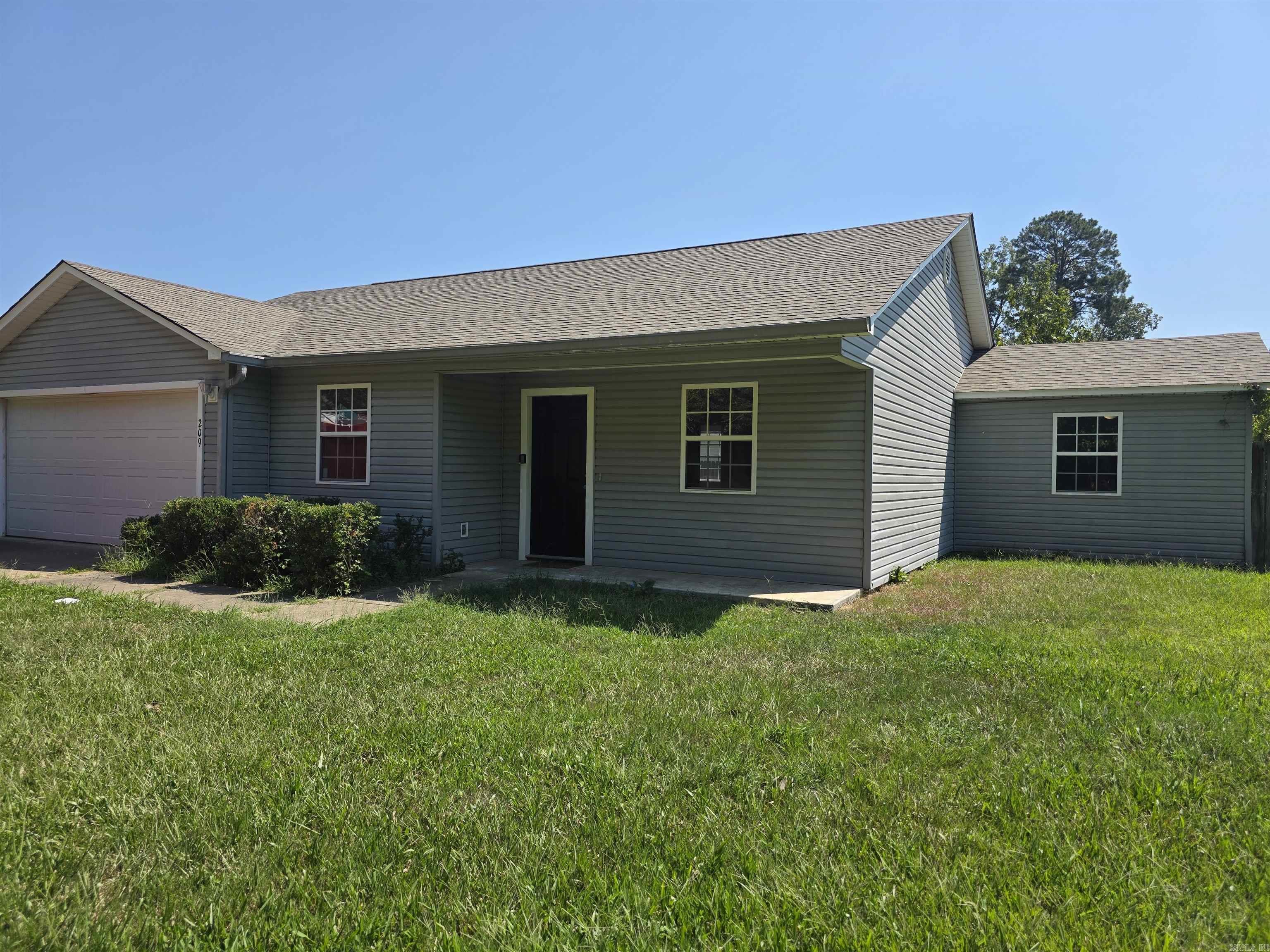 209 Rose Street Property Photo 2
