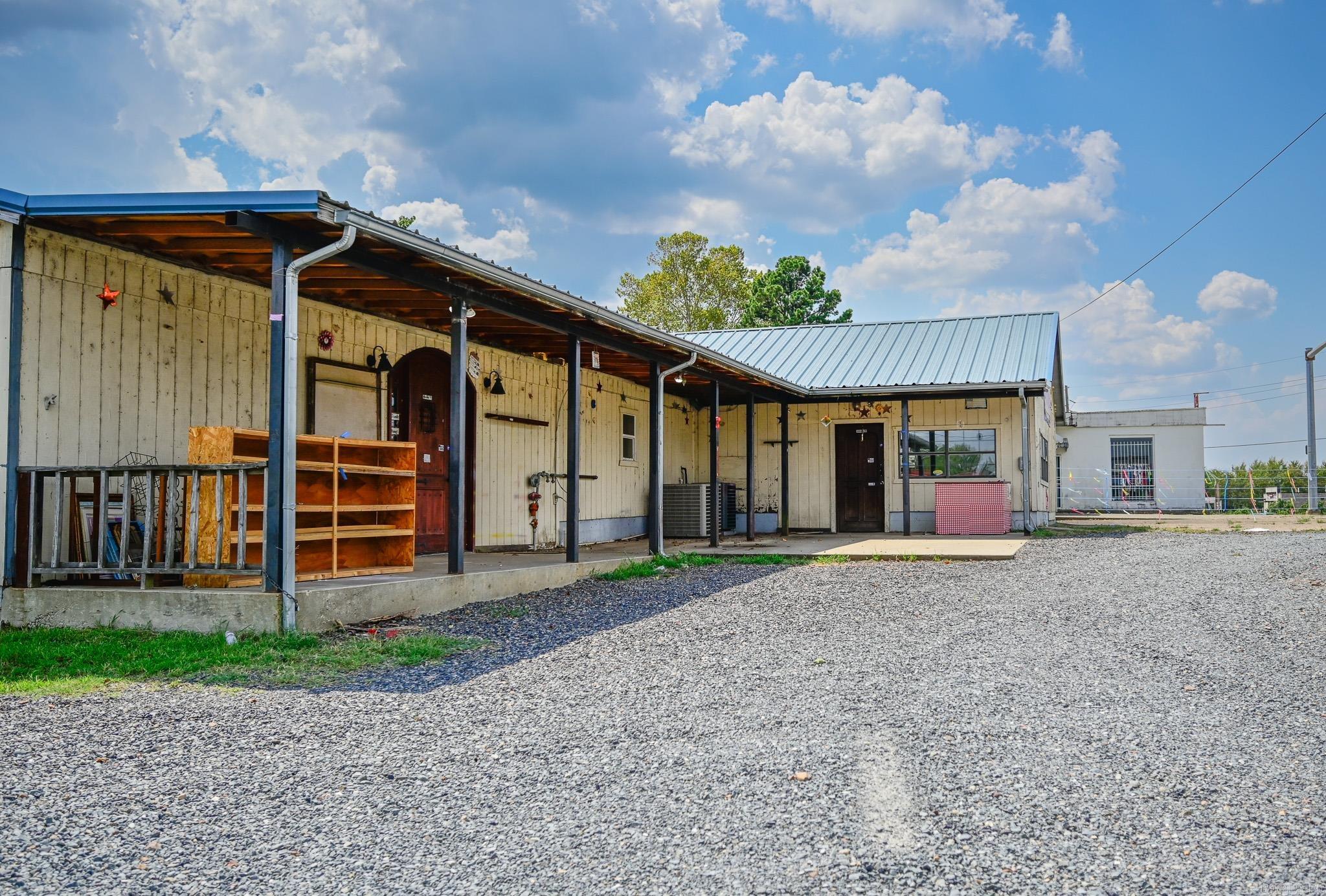 1604 Hwy 71 So. Property Photo 11