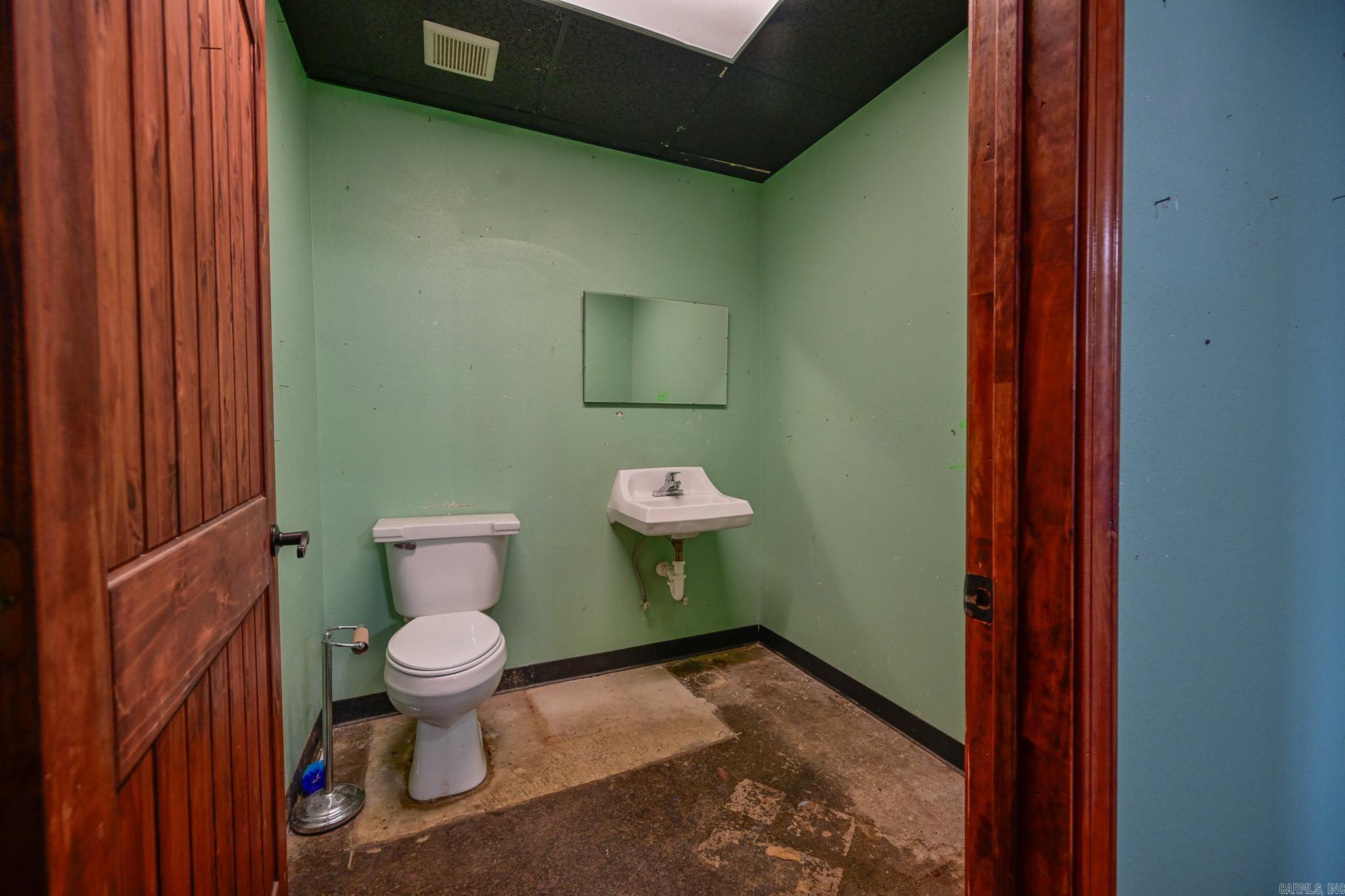 1604 Hwy 71 So. Property Photo 36