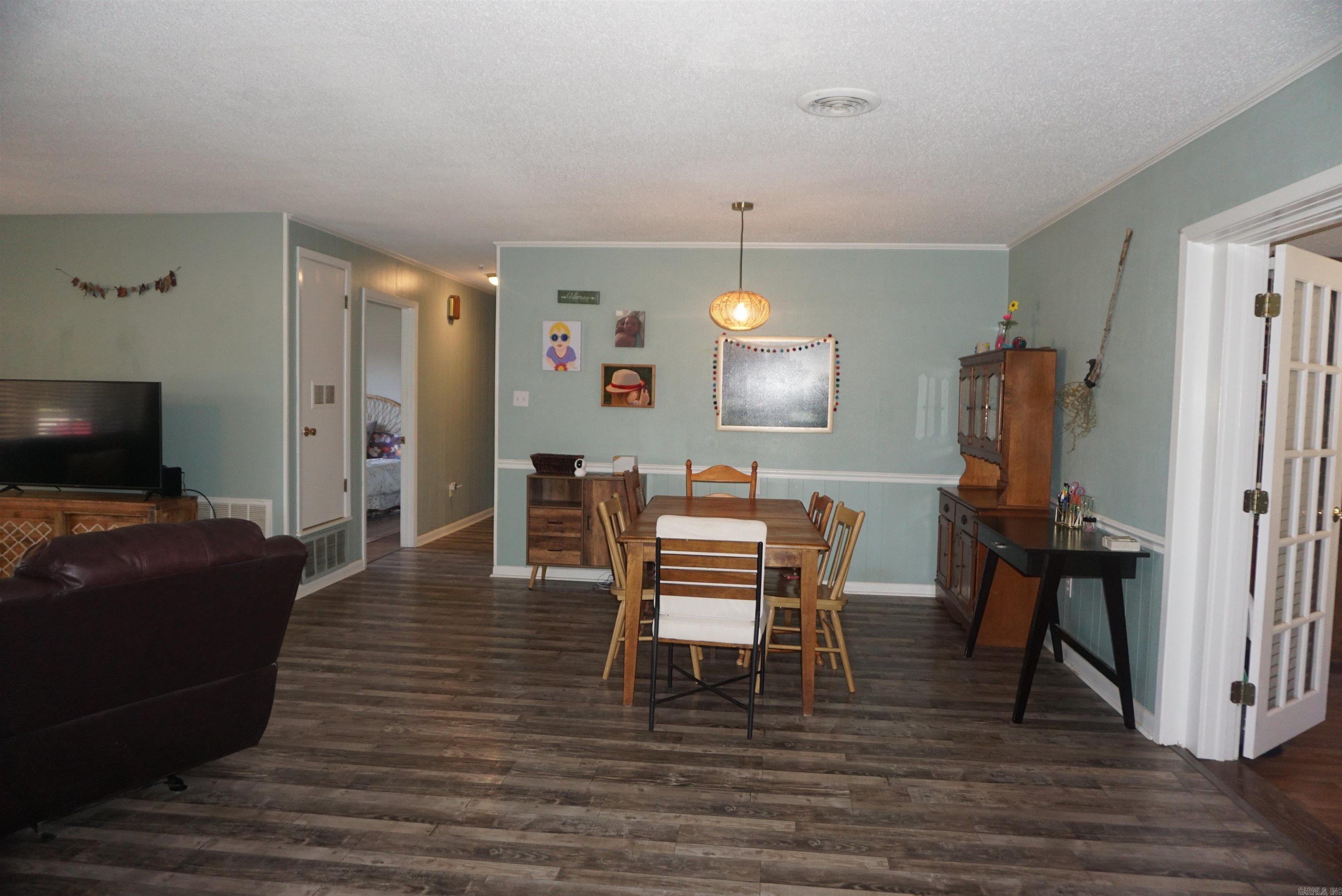 160 Cloverdale Property Photo 3