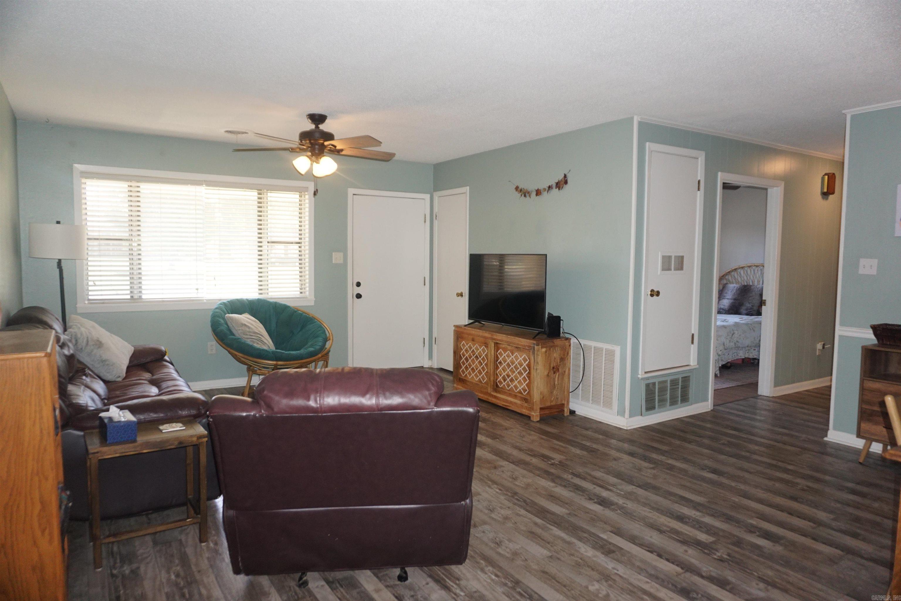 160 Cloverdale Property Photo 4