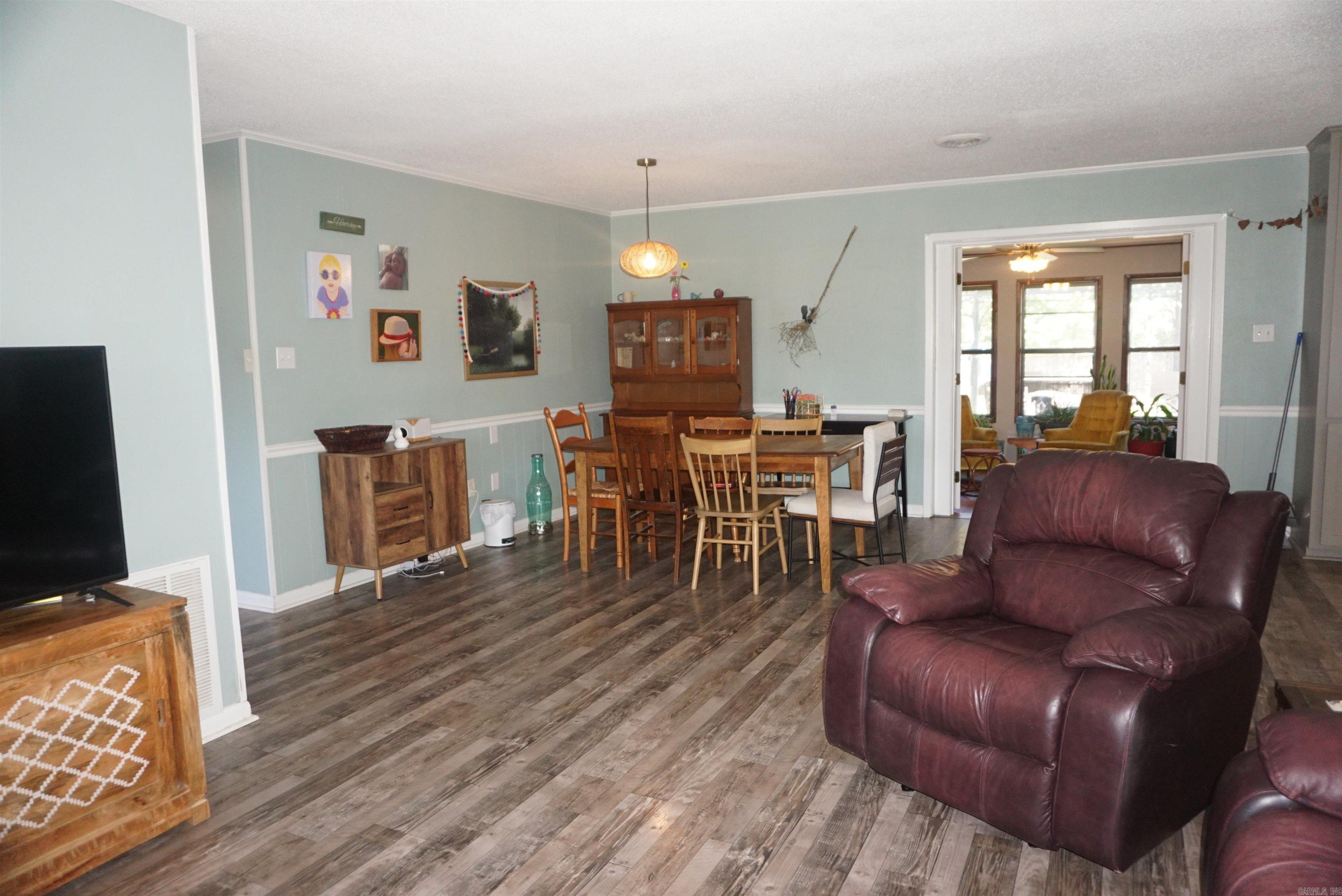 160 Cloverdale Property Photo 6