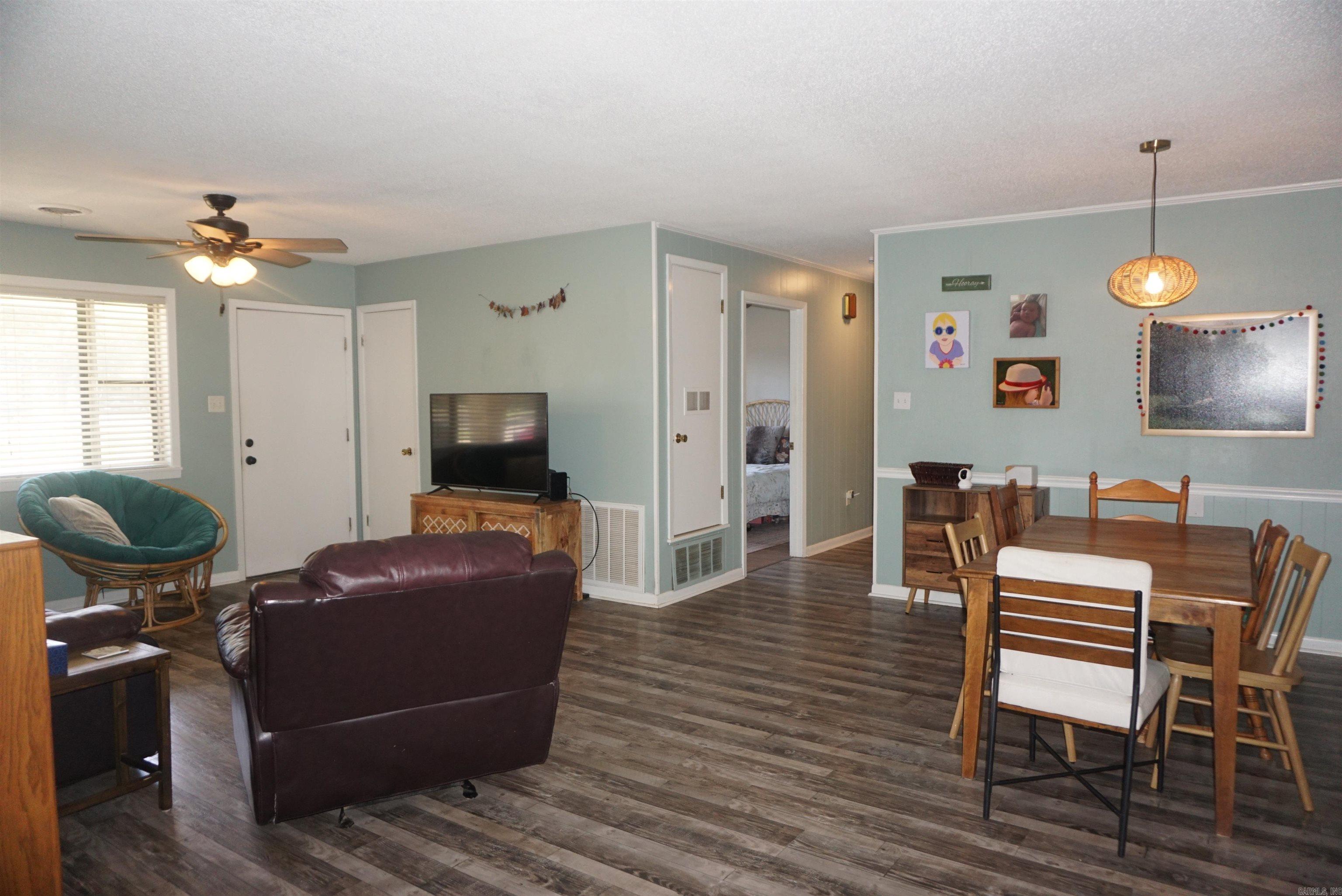 160 Cloverdale Property Photo 7
