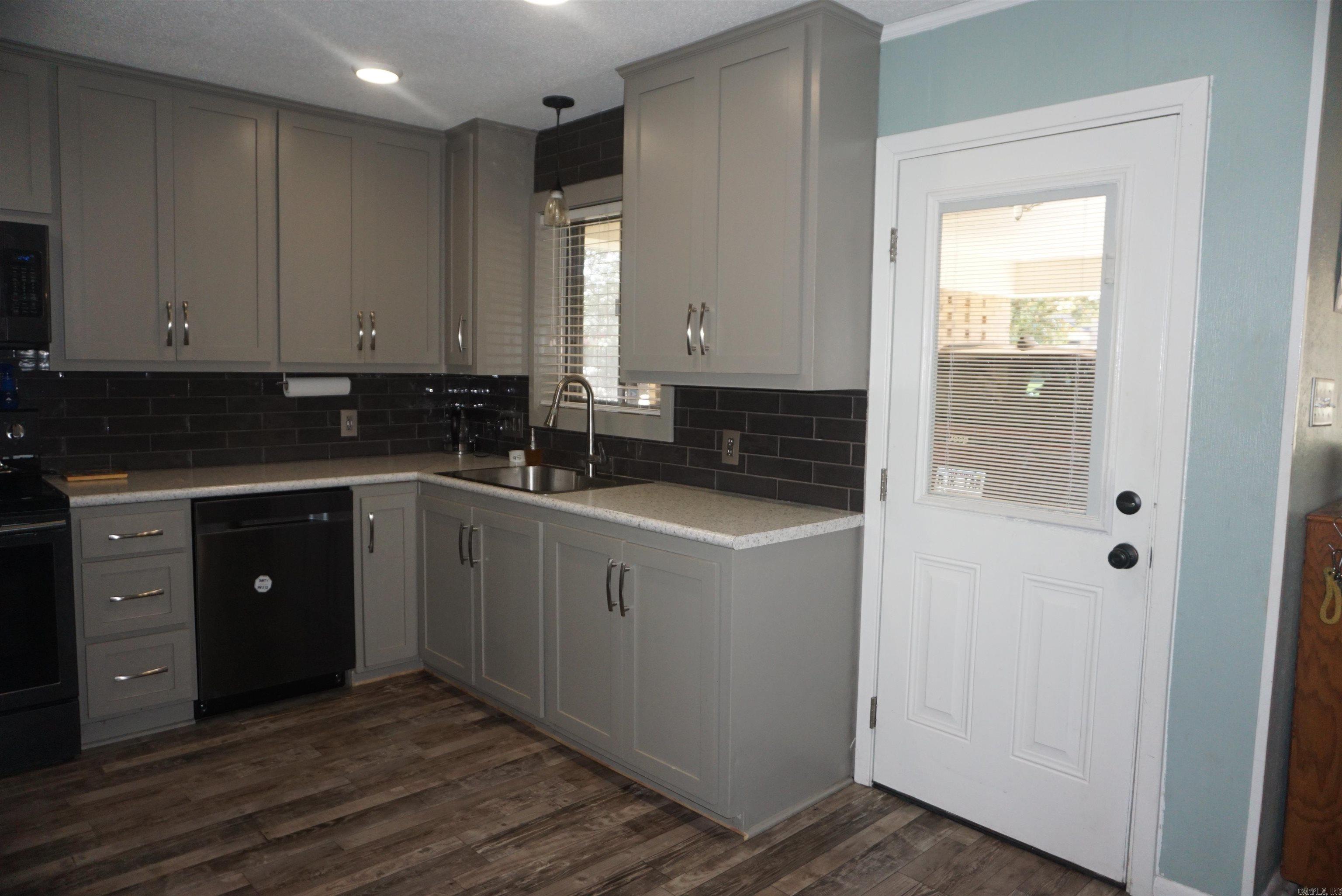 160 Cloverdale Property Photo 8