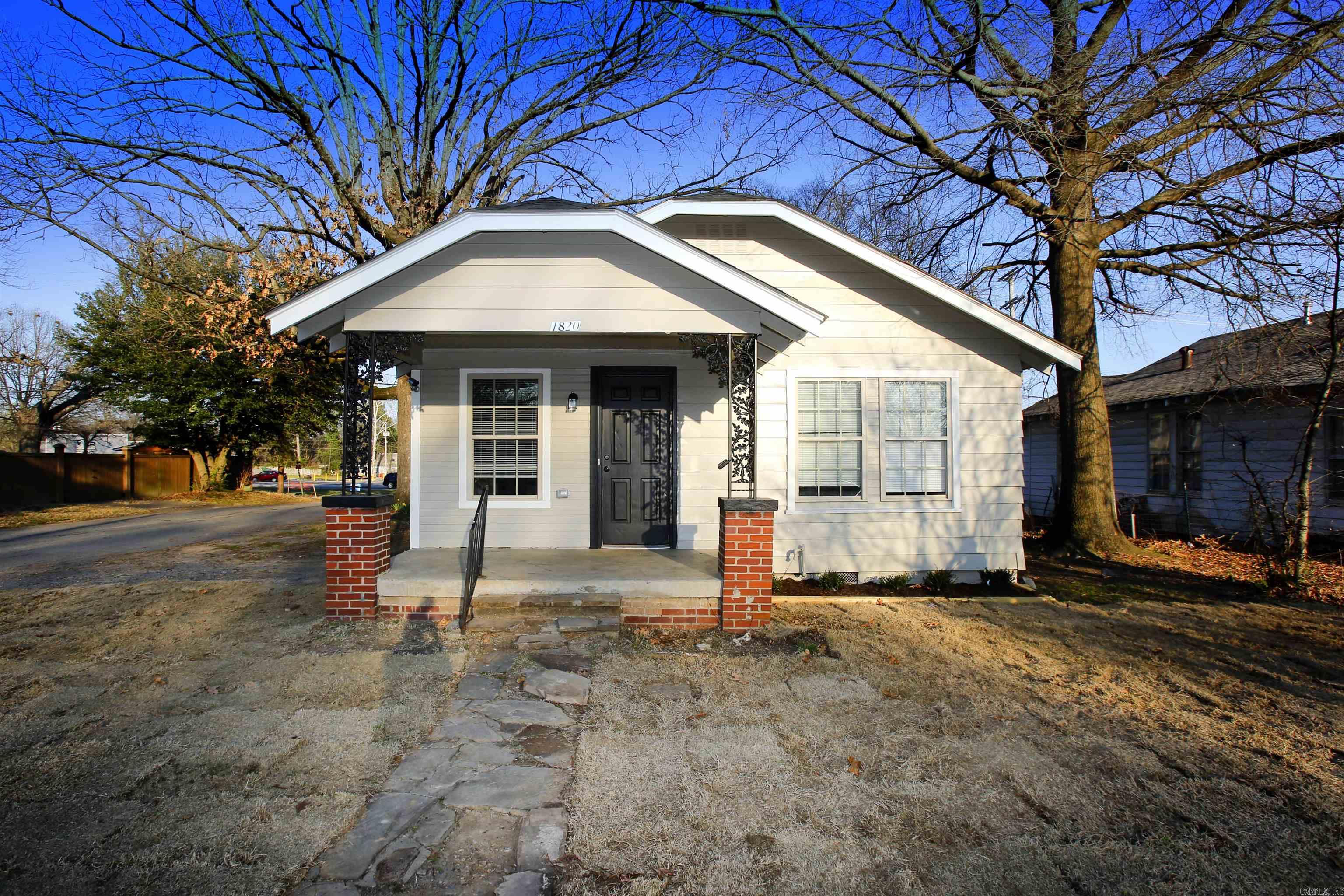 1820 Moss Street Property Photo 1