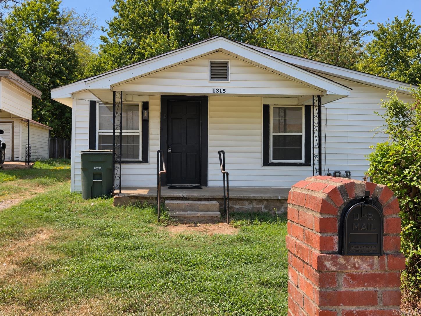 1315 Factory St Property Photo 1