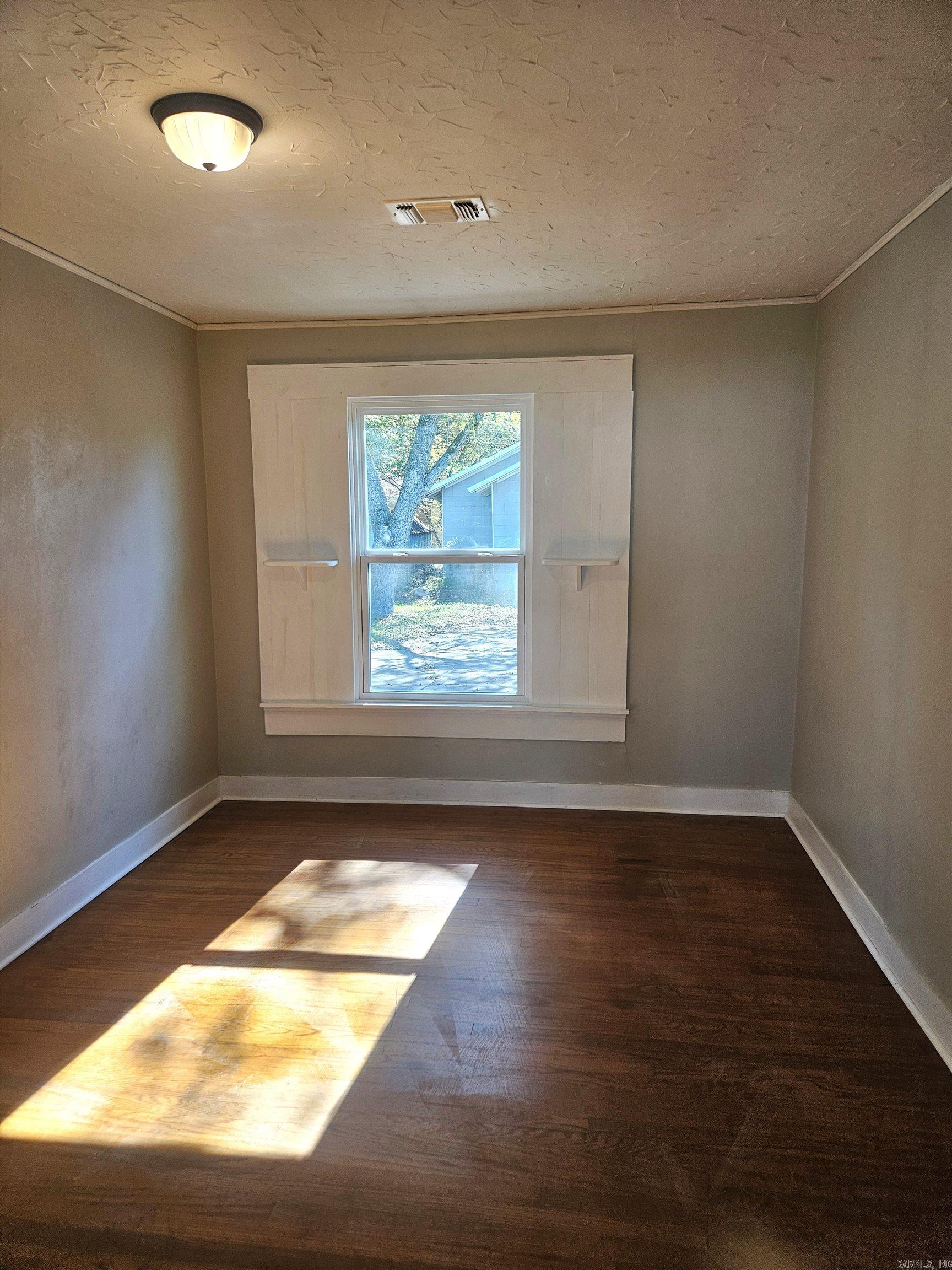 527 E 2nd South Street Property Photo 10