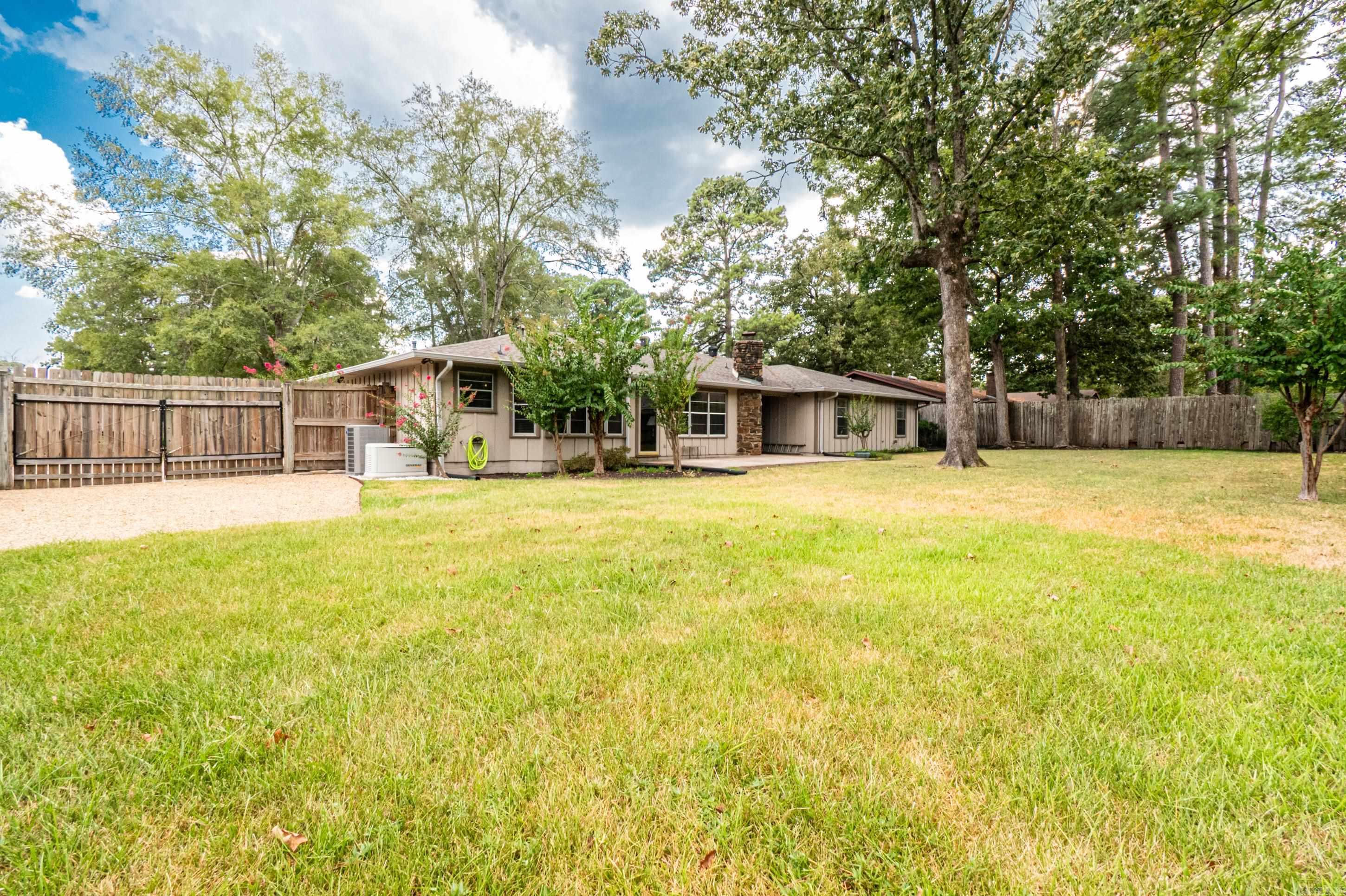 2312 W Elm St Property Photo 5