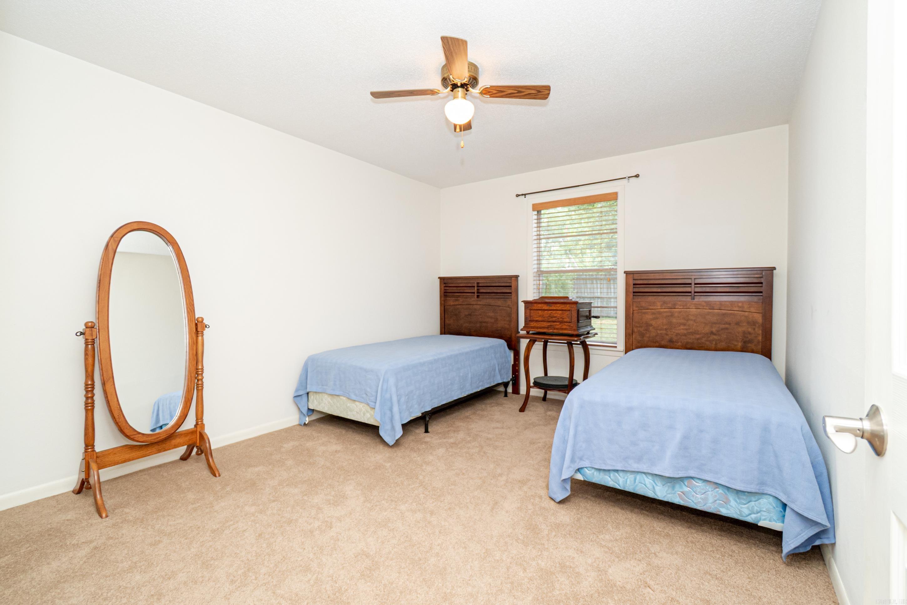 2312 W Elm St Property Photo 7