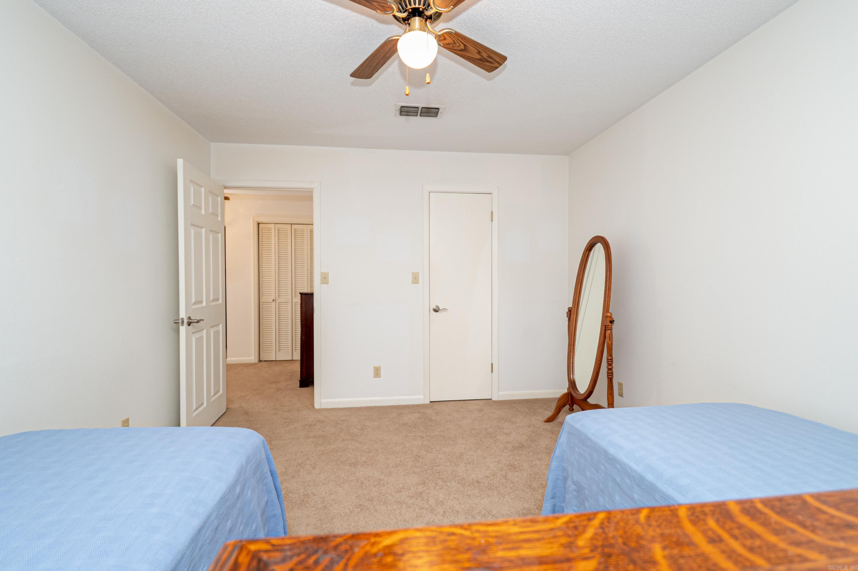 2312 W Elm St Property Photo 8