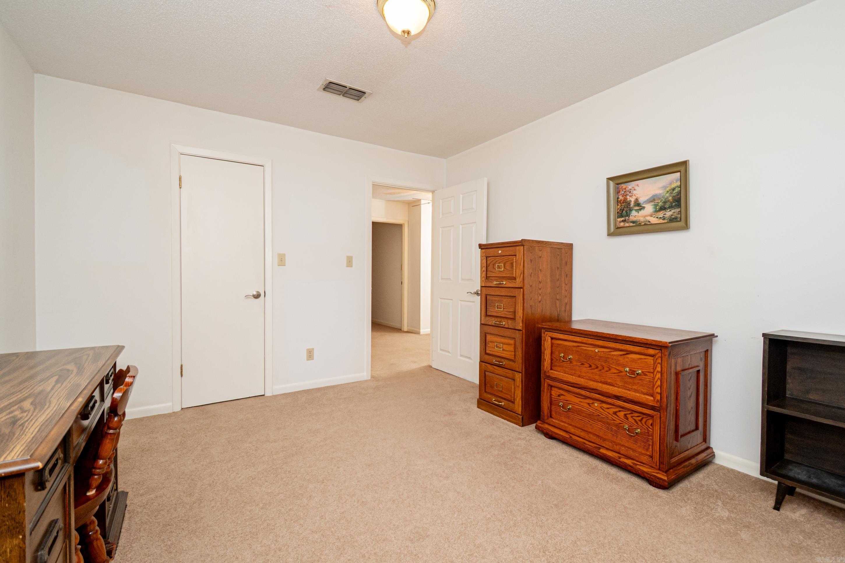 2312 W Elm St Property Photo 12