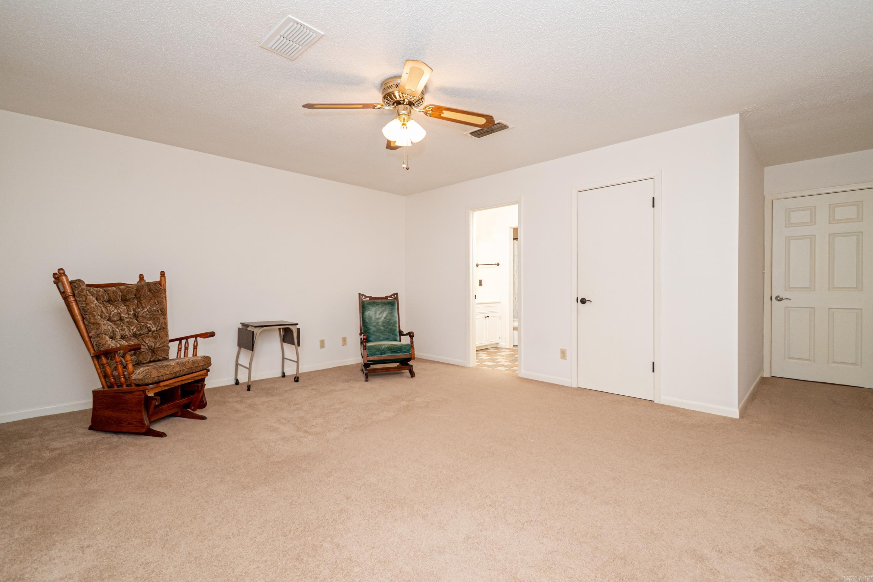 2312 W Elm St Property Photo 15