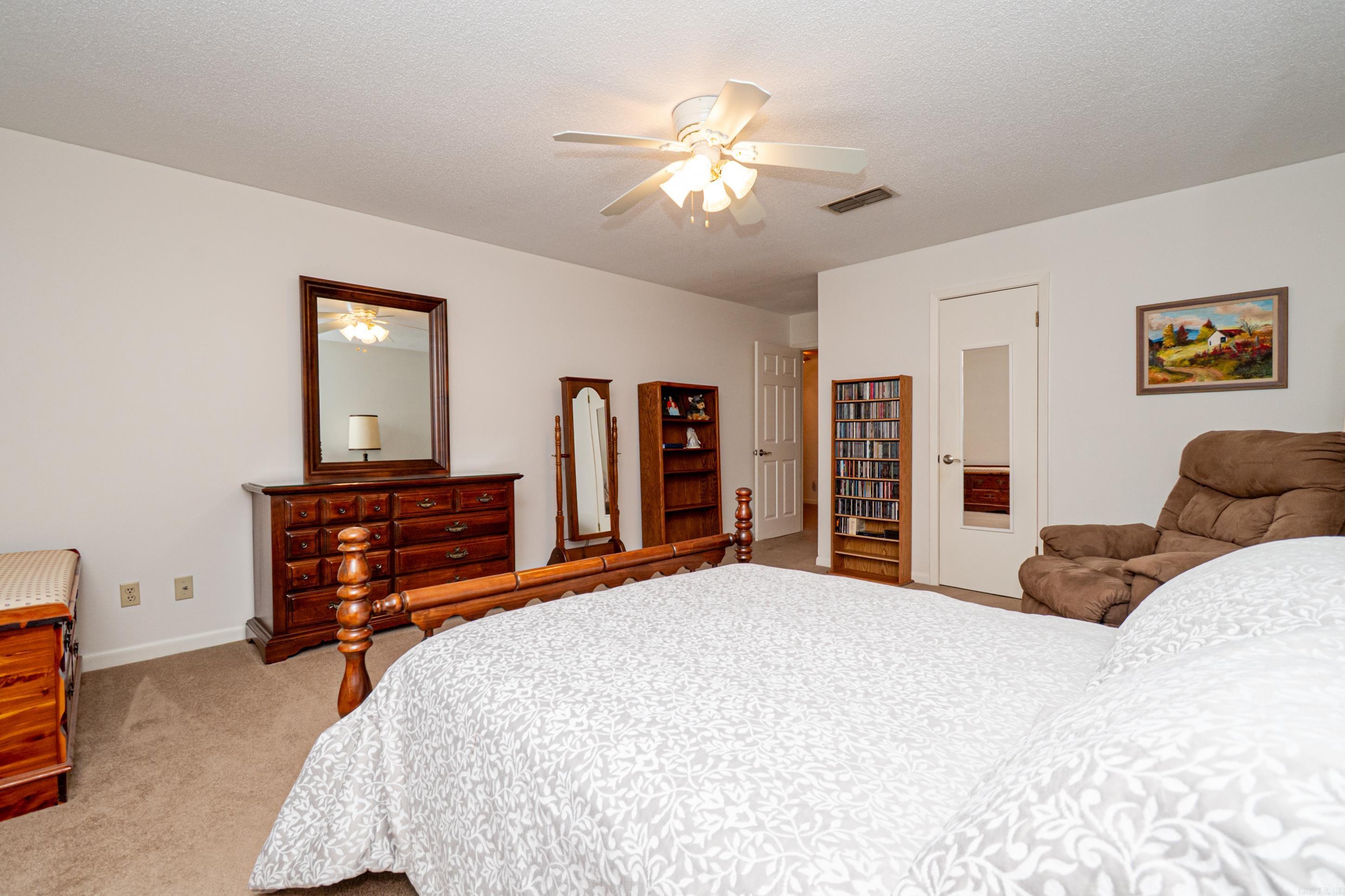 2312 W Elm St Property Photo 17