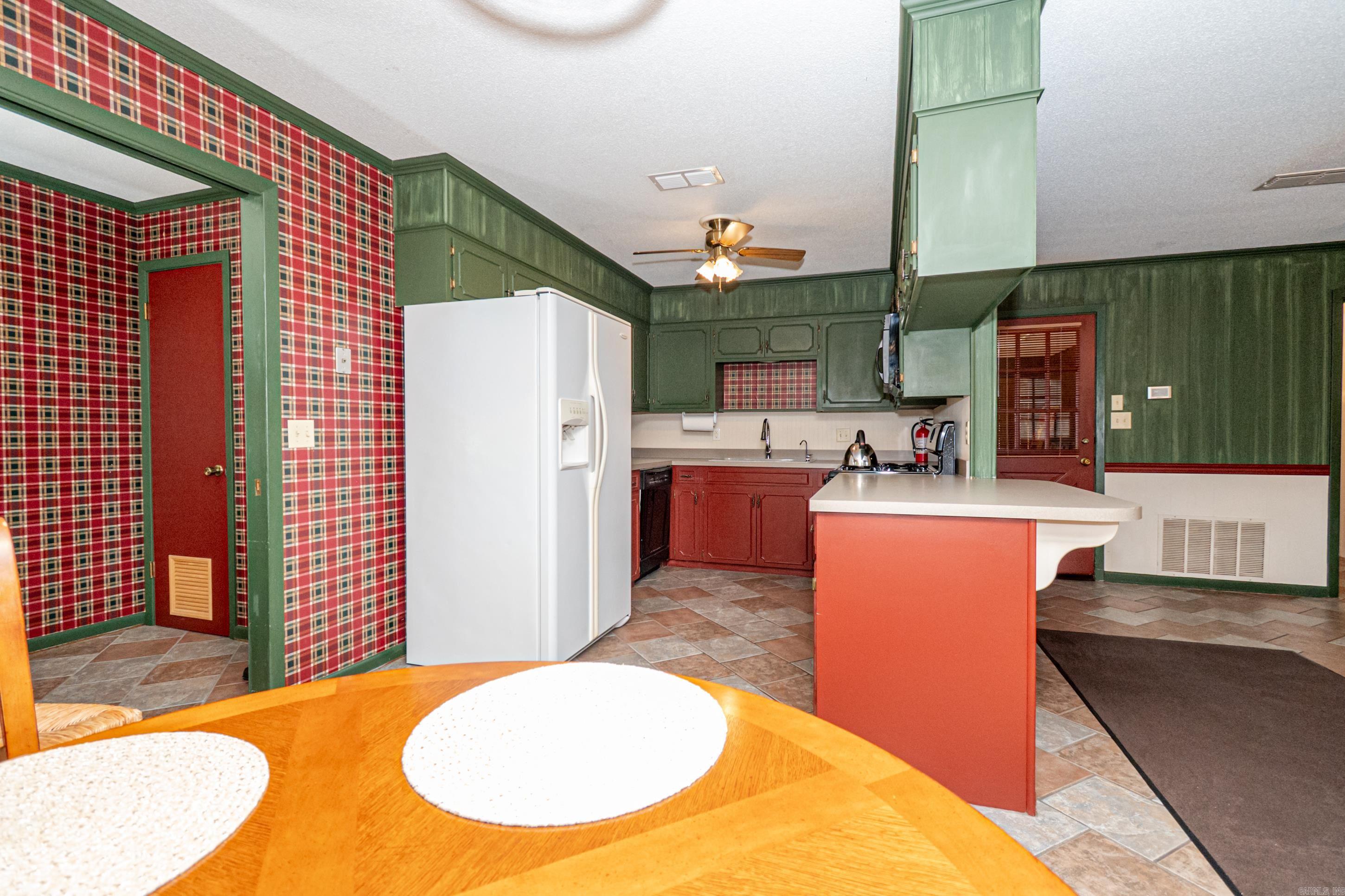 2312 W Elm St Property Photo 24