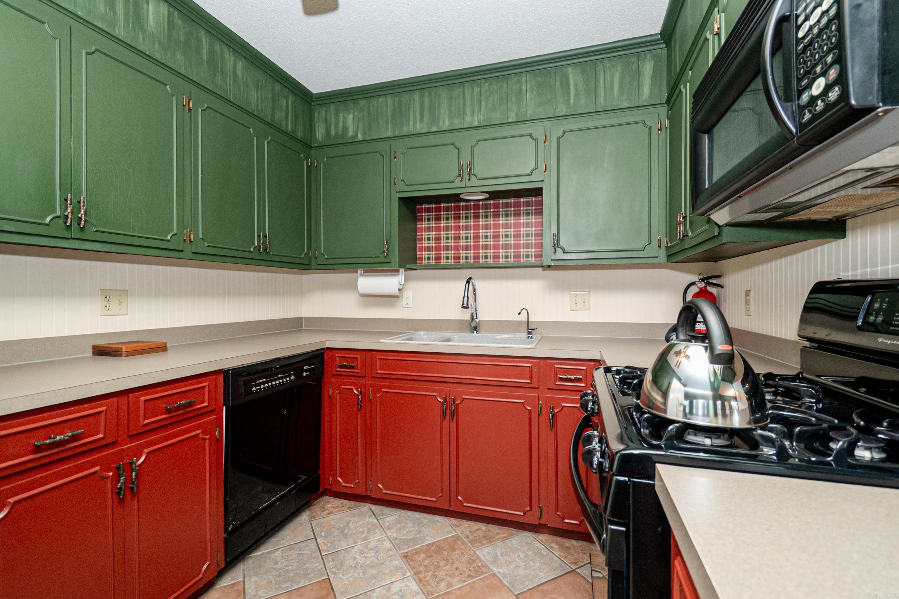 2312 W Elm St Property Photo 26