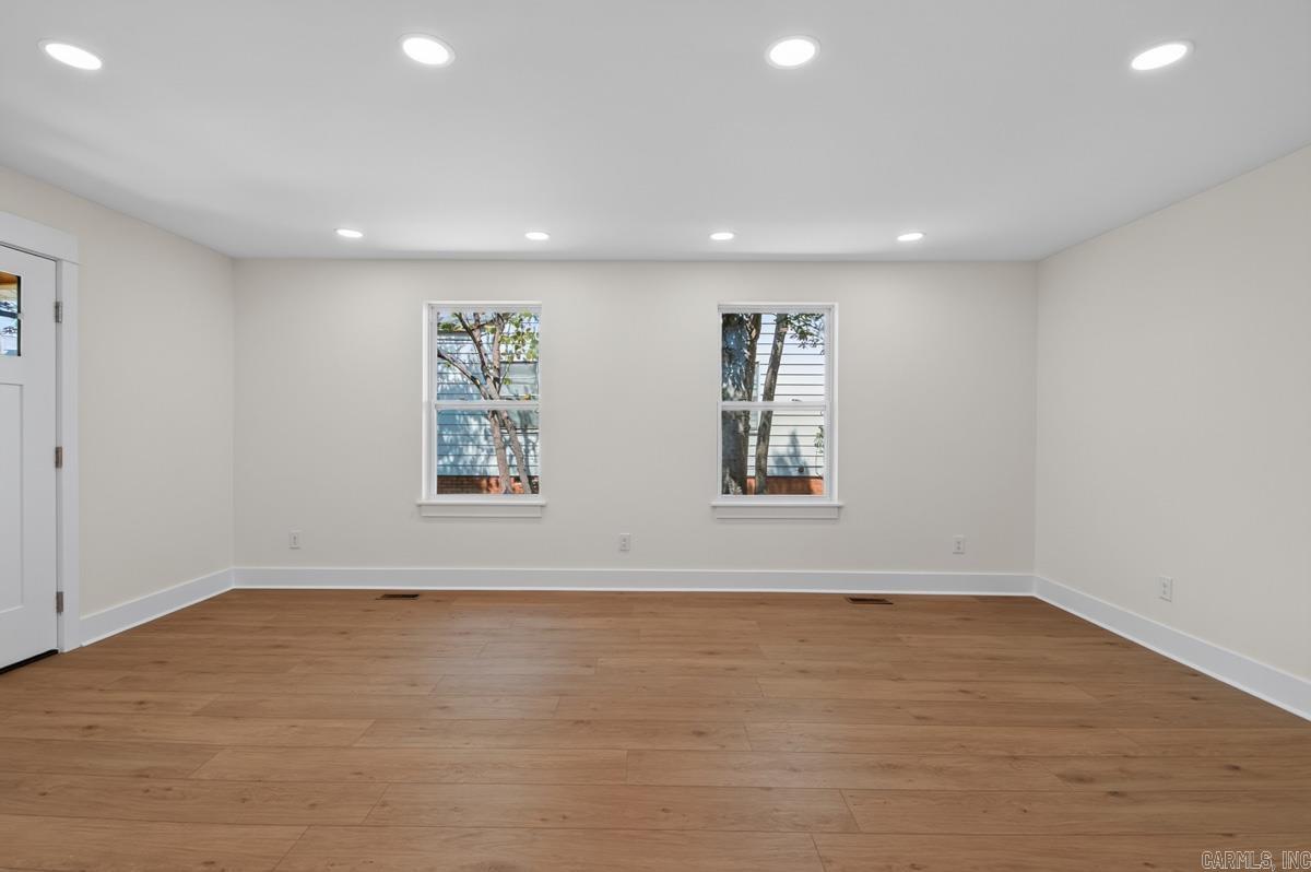 805 N Pierce Street Property Photo 5