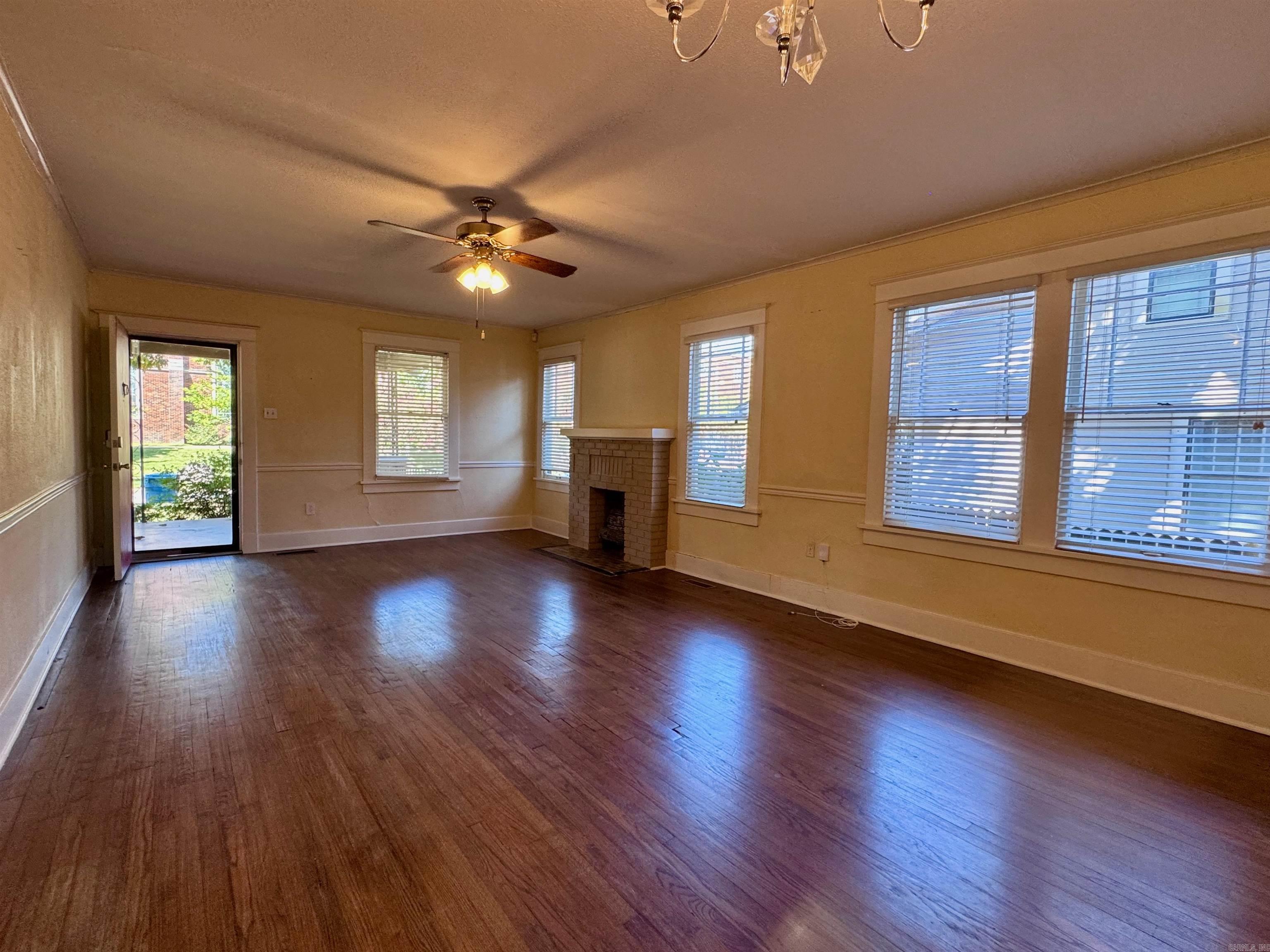 4805 Lee Avenue Property Photo 4