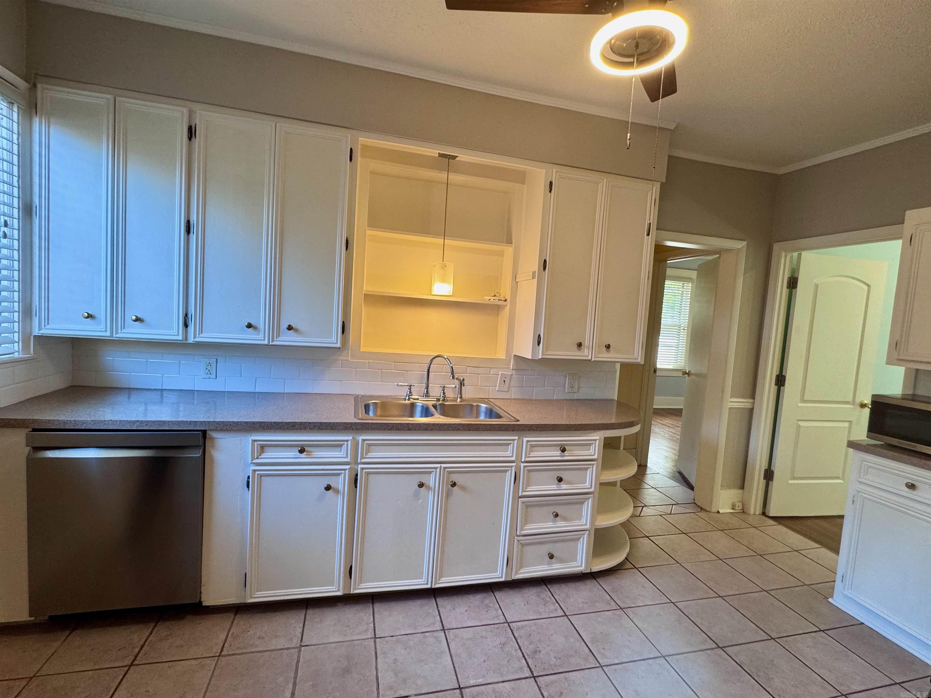 4805 Lee Avenue Property Photo 5