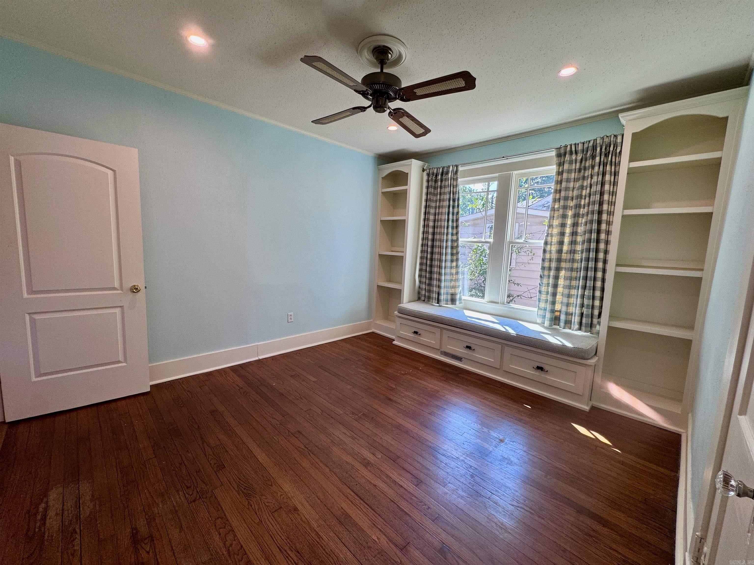 4805 Lee Avenue Property Photo 11