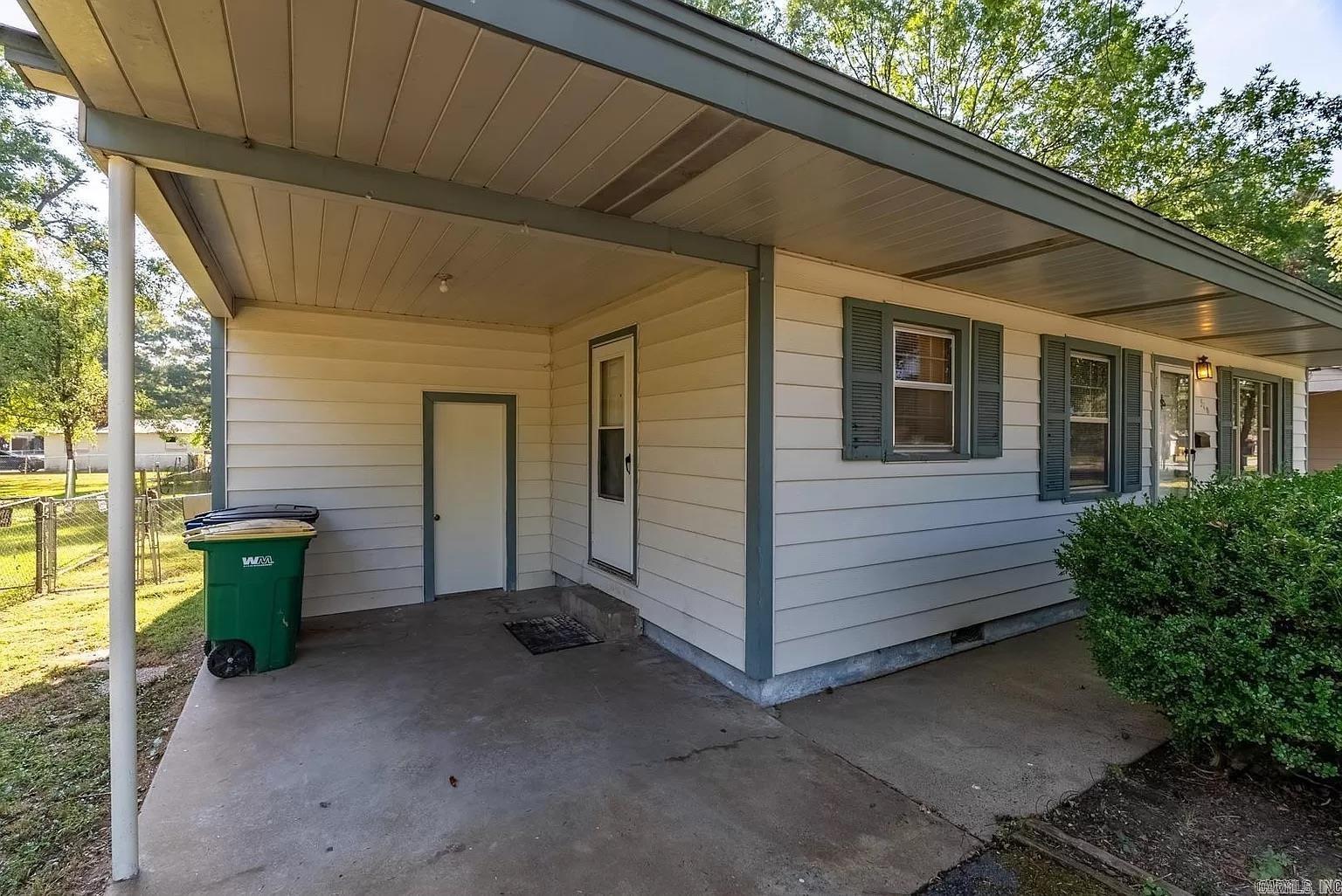 310 Kay St Property Photo 4