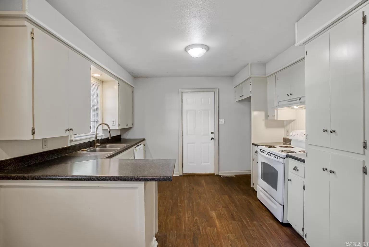 310 Kay St Property Photo 5