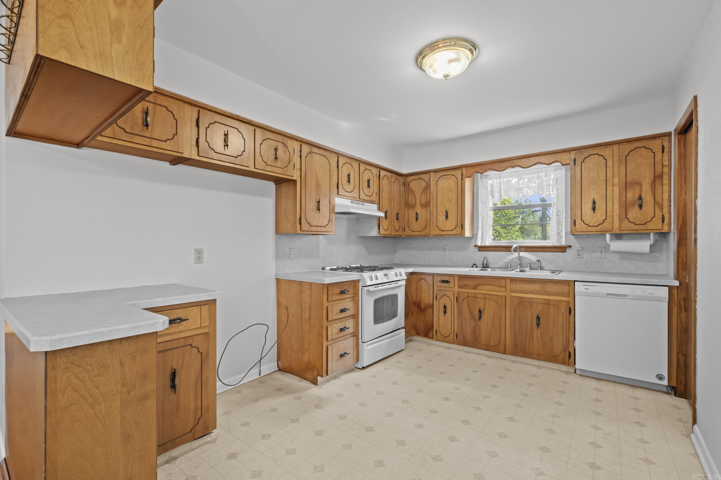 1010 W 54th Street Property Photo 9