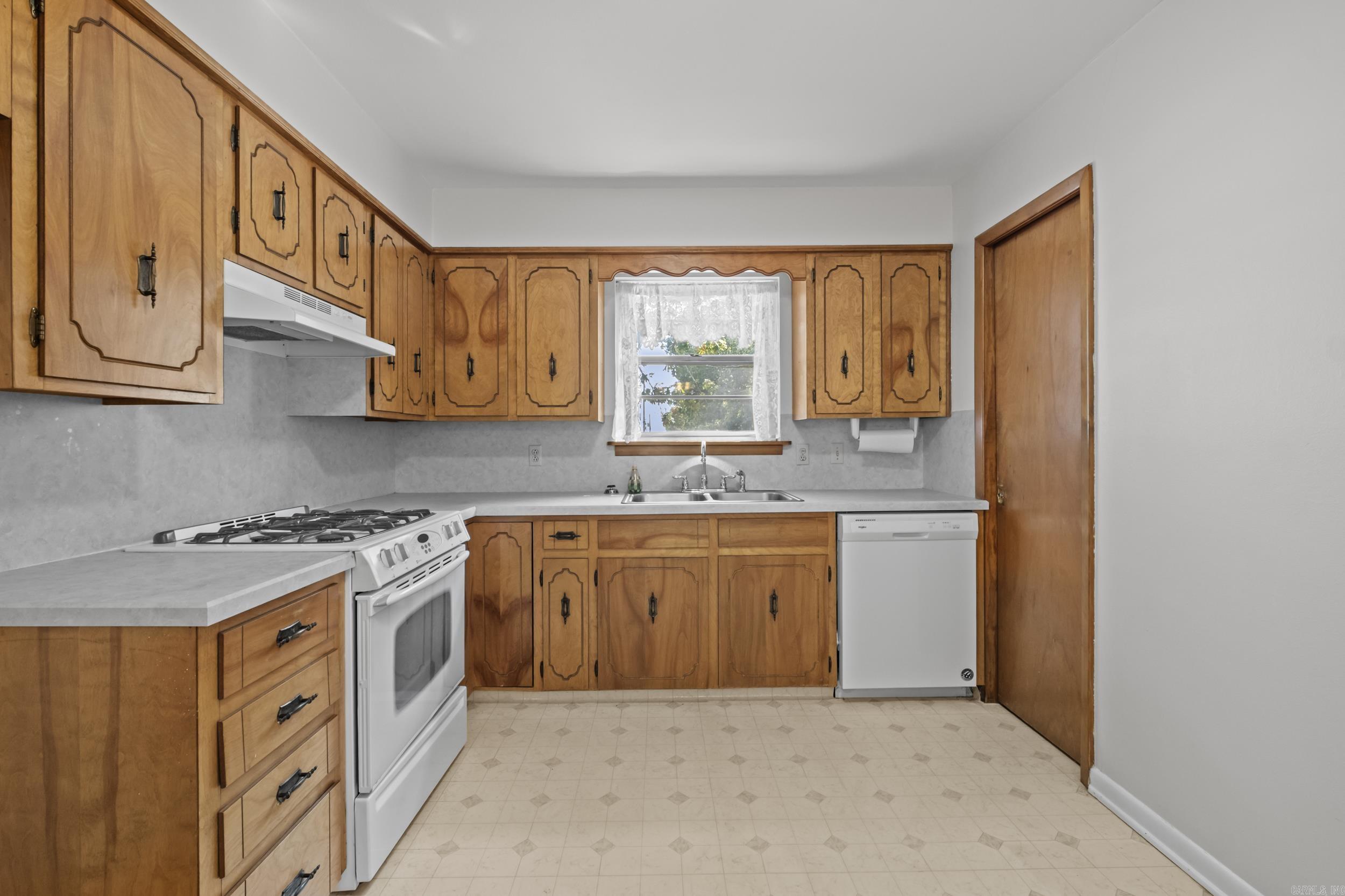 1010 W 54th Street Property Photo 10