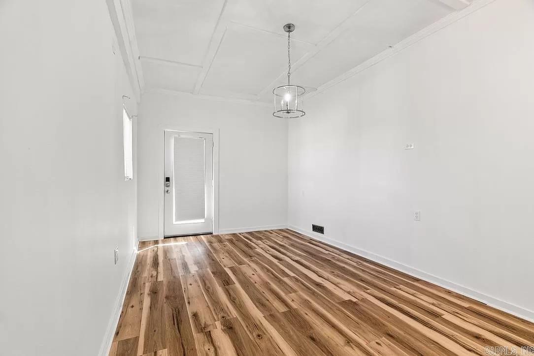 909 W 54th St Street Property Photo 15
