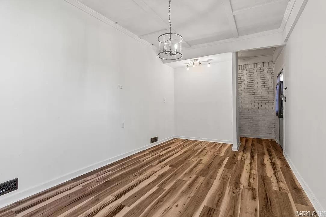 909 W 54th St Street Property Photo 16