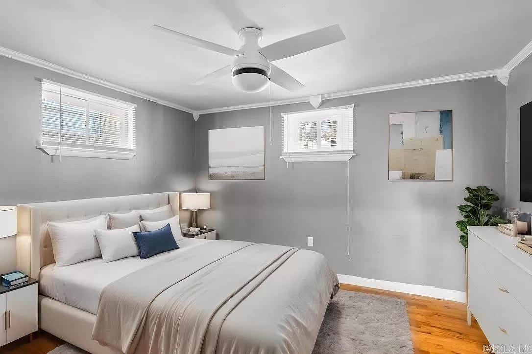 909 W 54th St Street Property Photo 18