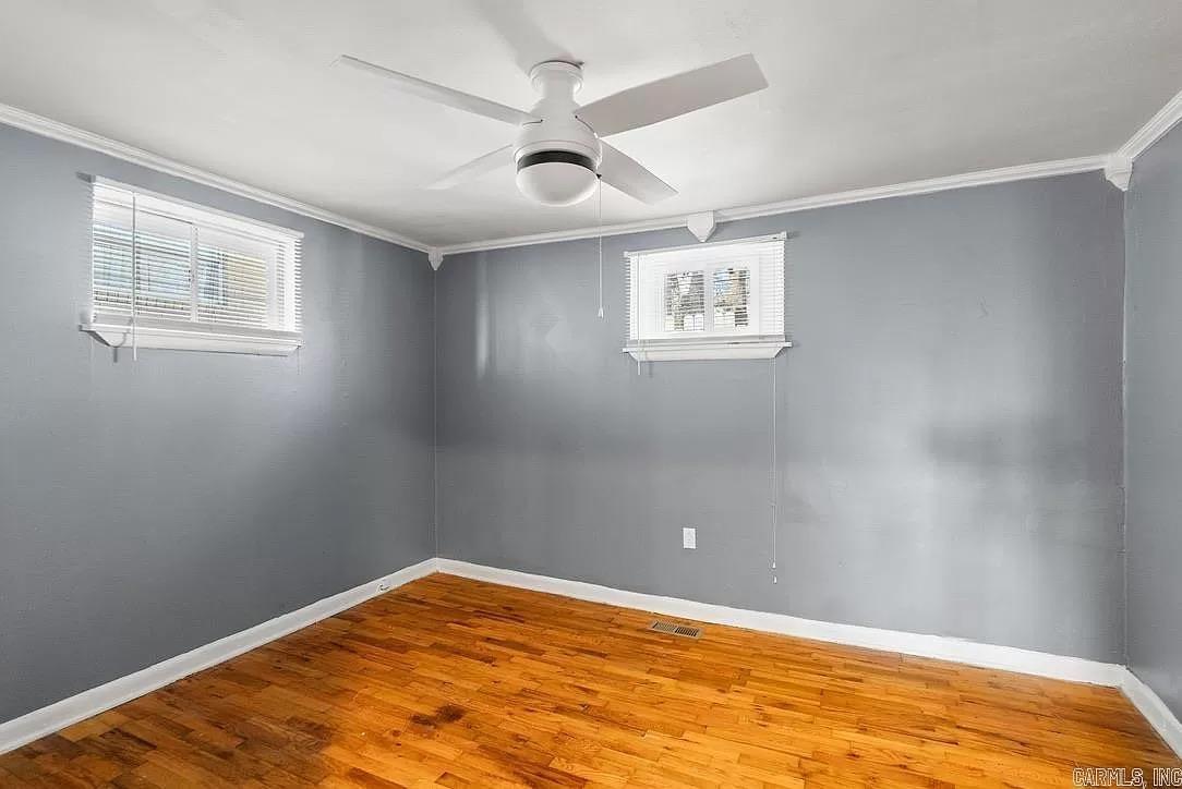 909 W 54th St Street Property Photo 19