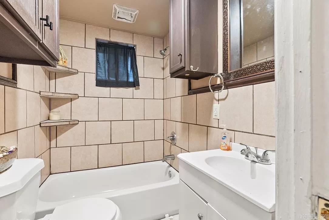 909 W 54th St Street Property Photo 22