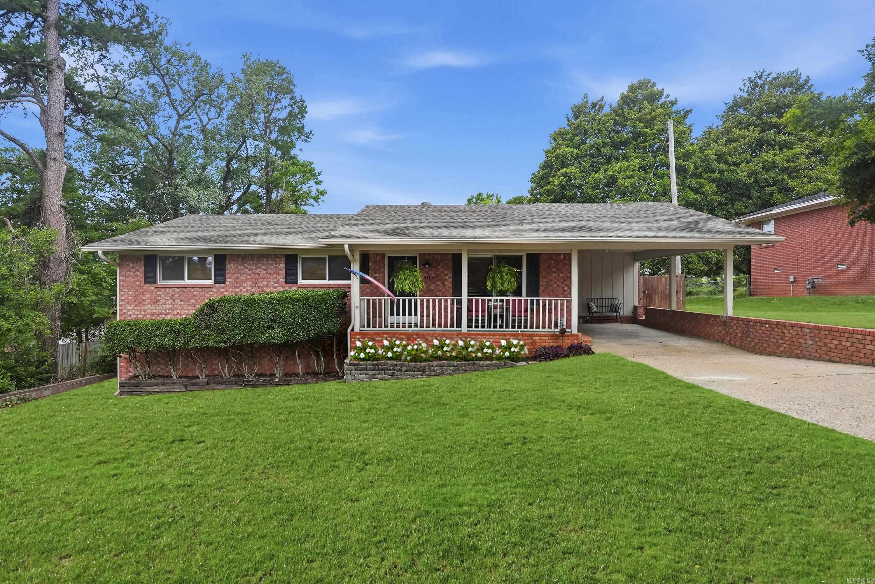501 Oaklawn Drive Property Photo 1