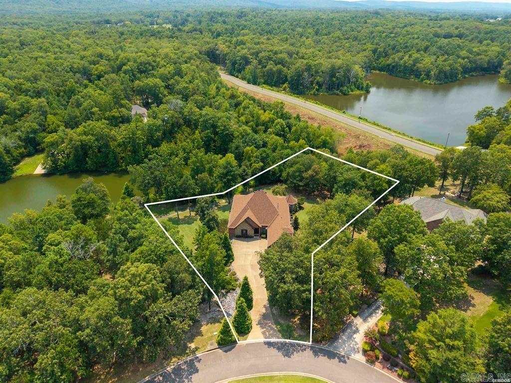 311 Oak Shores Circle Property Photo 3