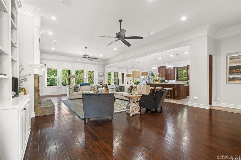 311 Oak Shores Circle Property Photo 5