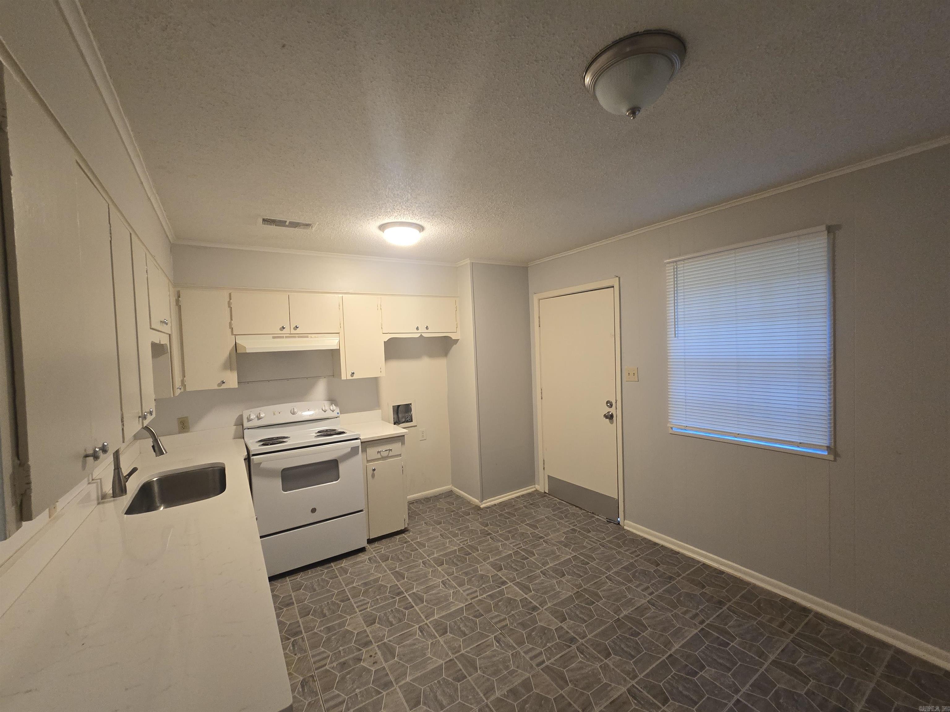2204 Virginia Drive B Property Photo 3
