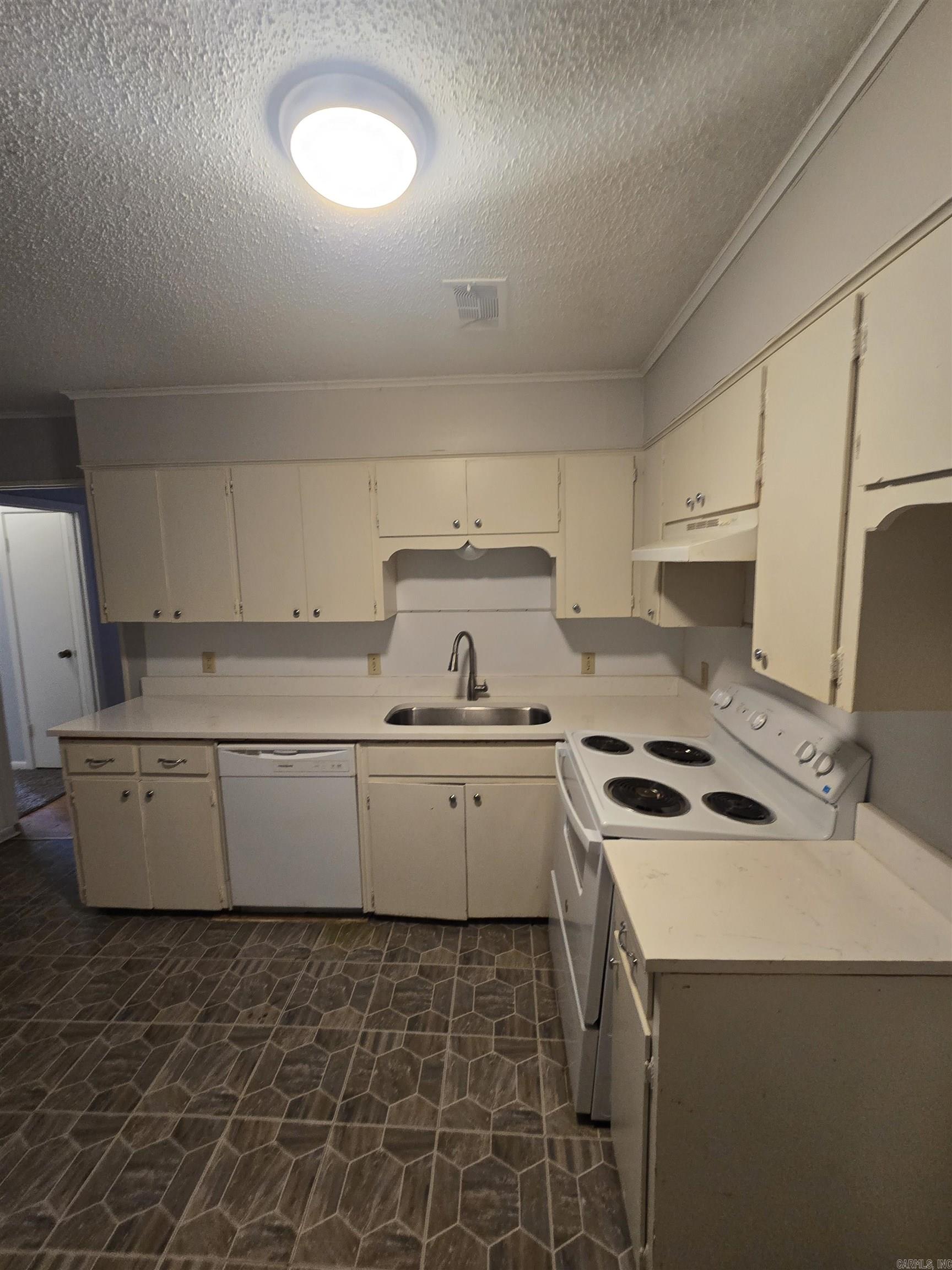 2204 Virginia Drive B Property Photo 4