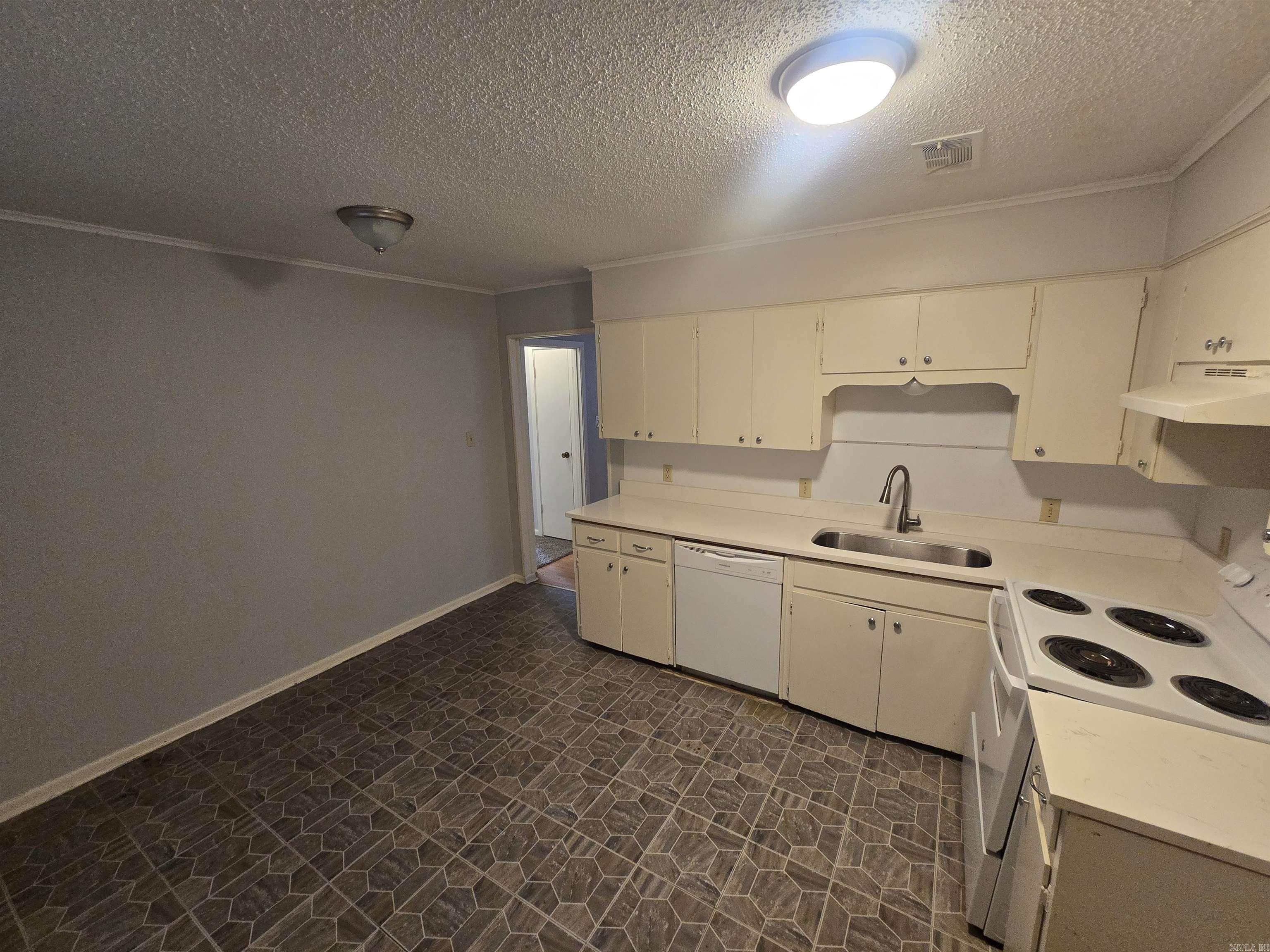 2204 Virginia Drive B Property Photo 5