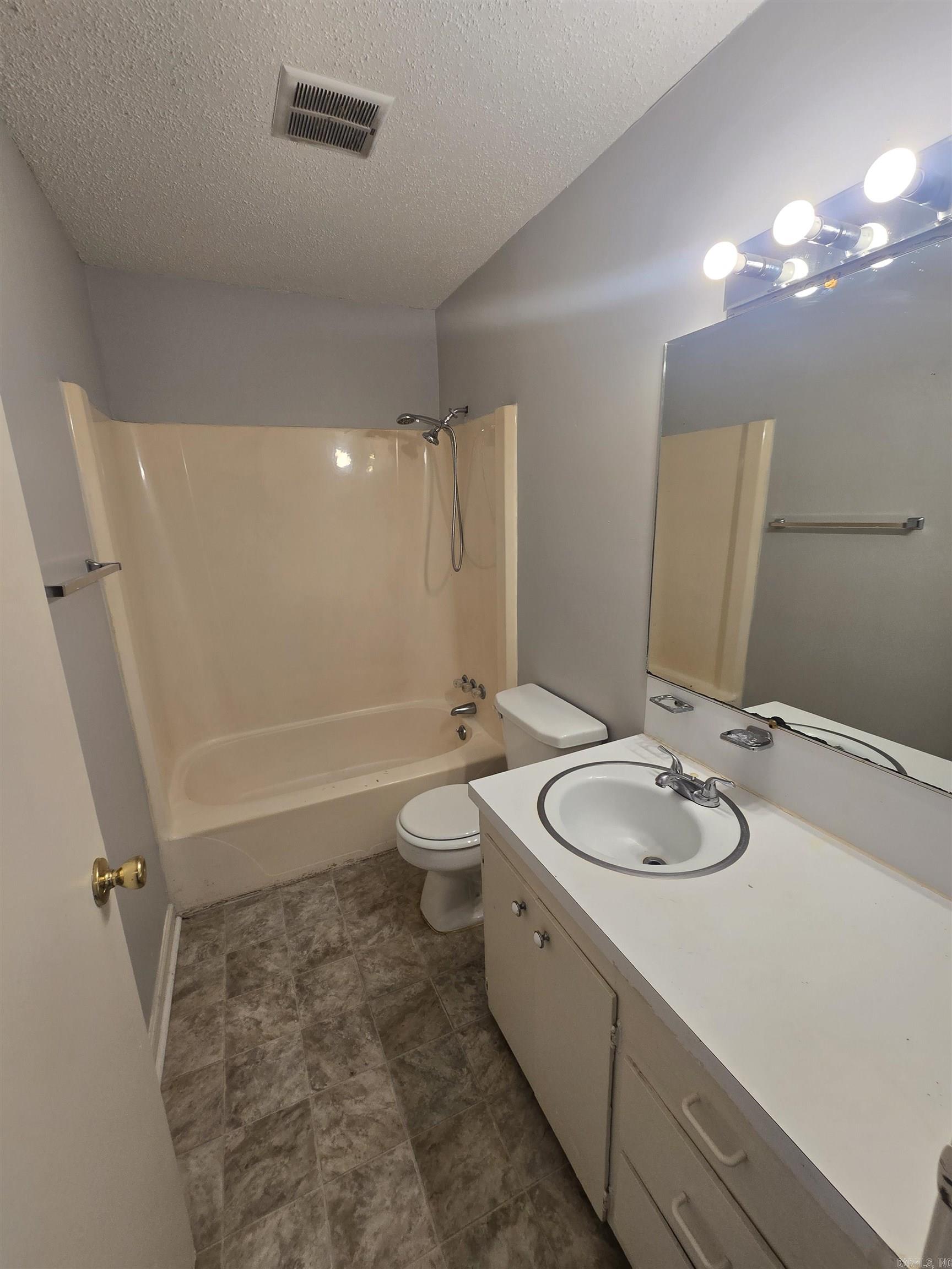 2204 Virginia Drive B Property Photo 8