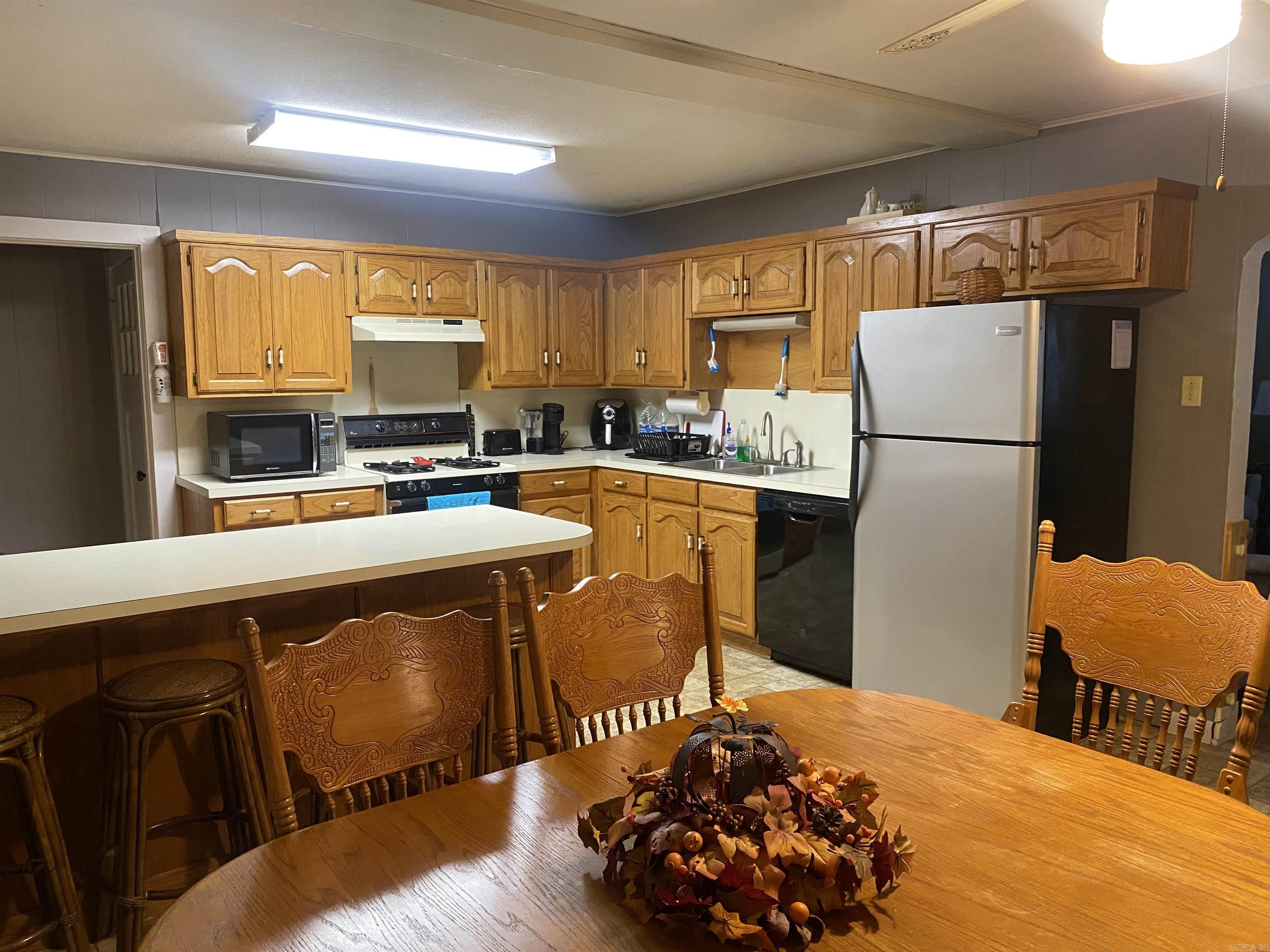 320 S George Street Property Photo 5