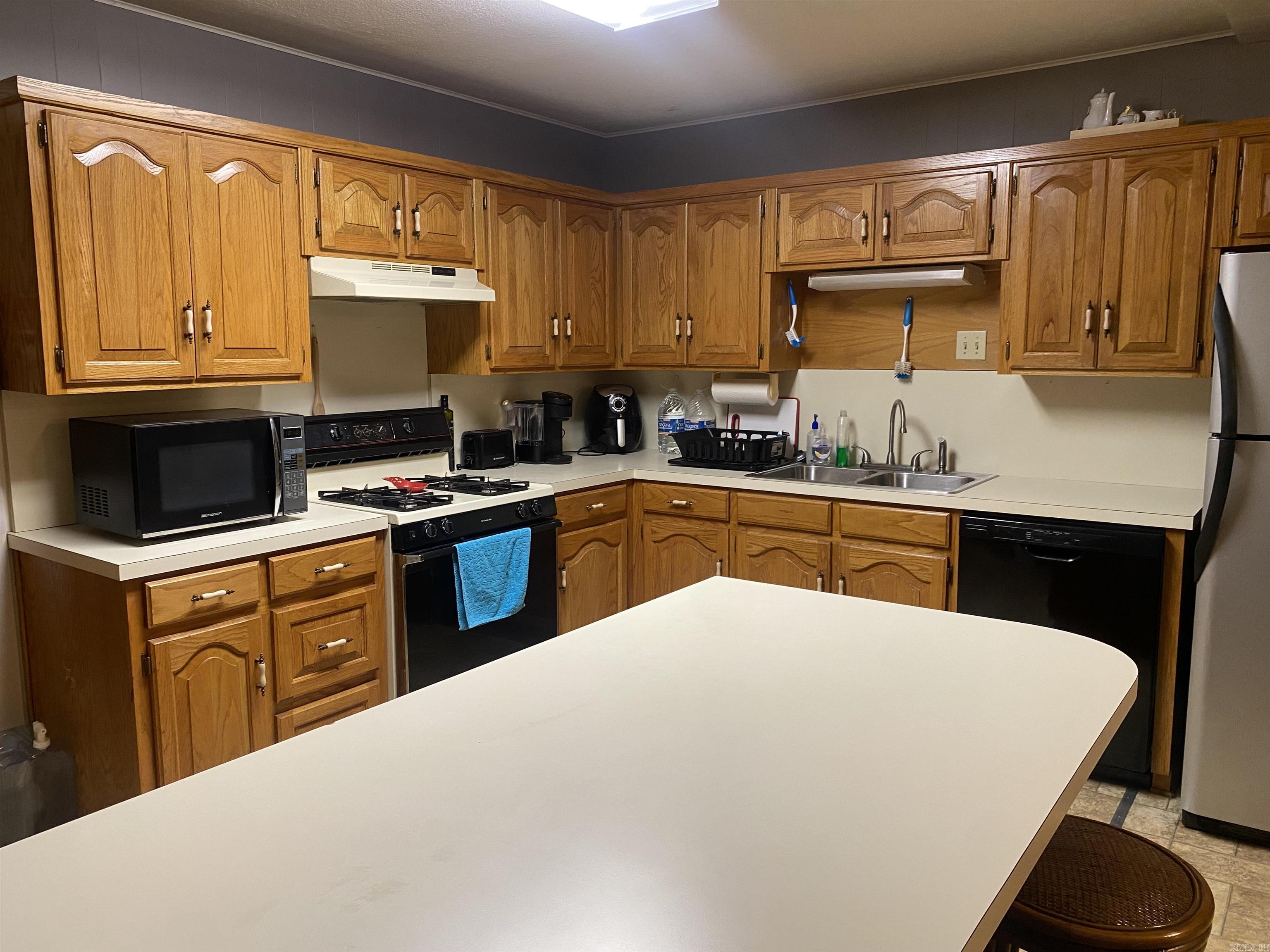 320 S George Street Property Photo 6