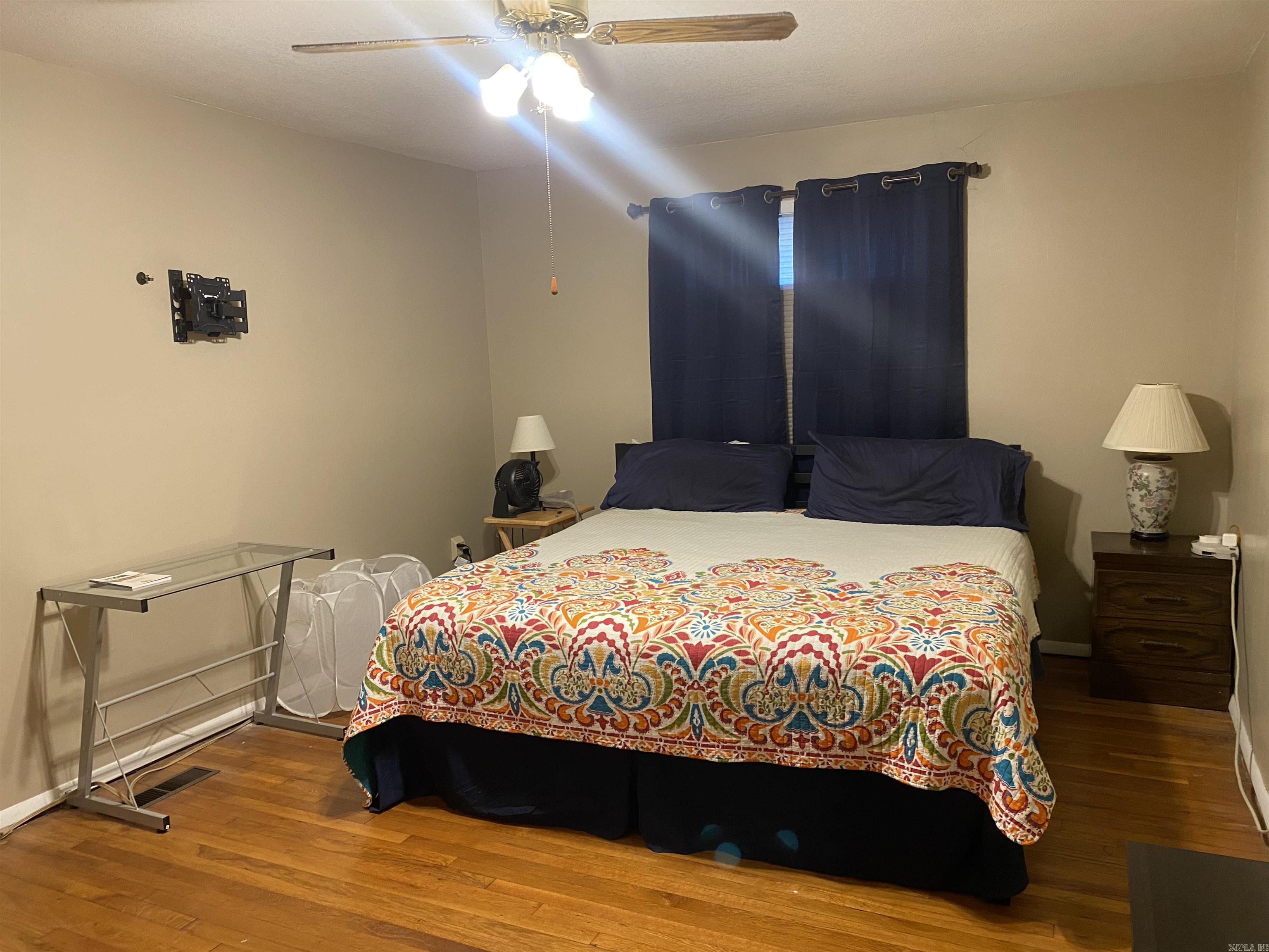 320 S George Street Property Photo 13