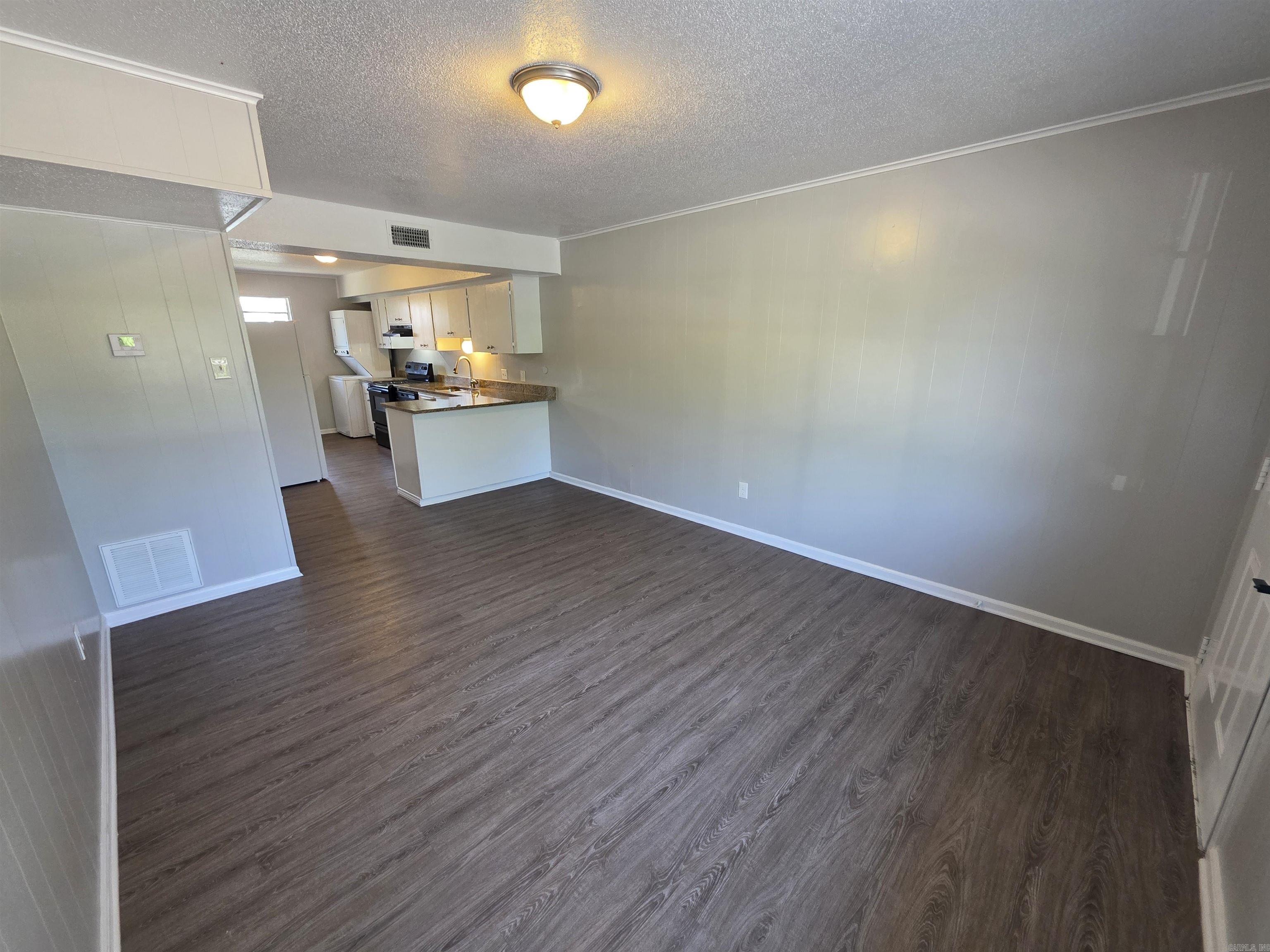 3017 Parkway Drive 3 Property Photo 1