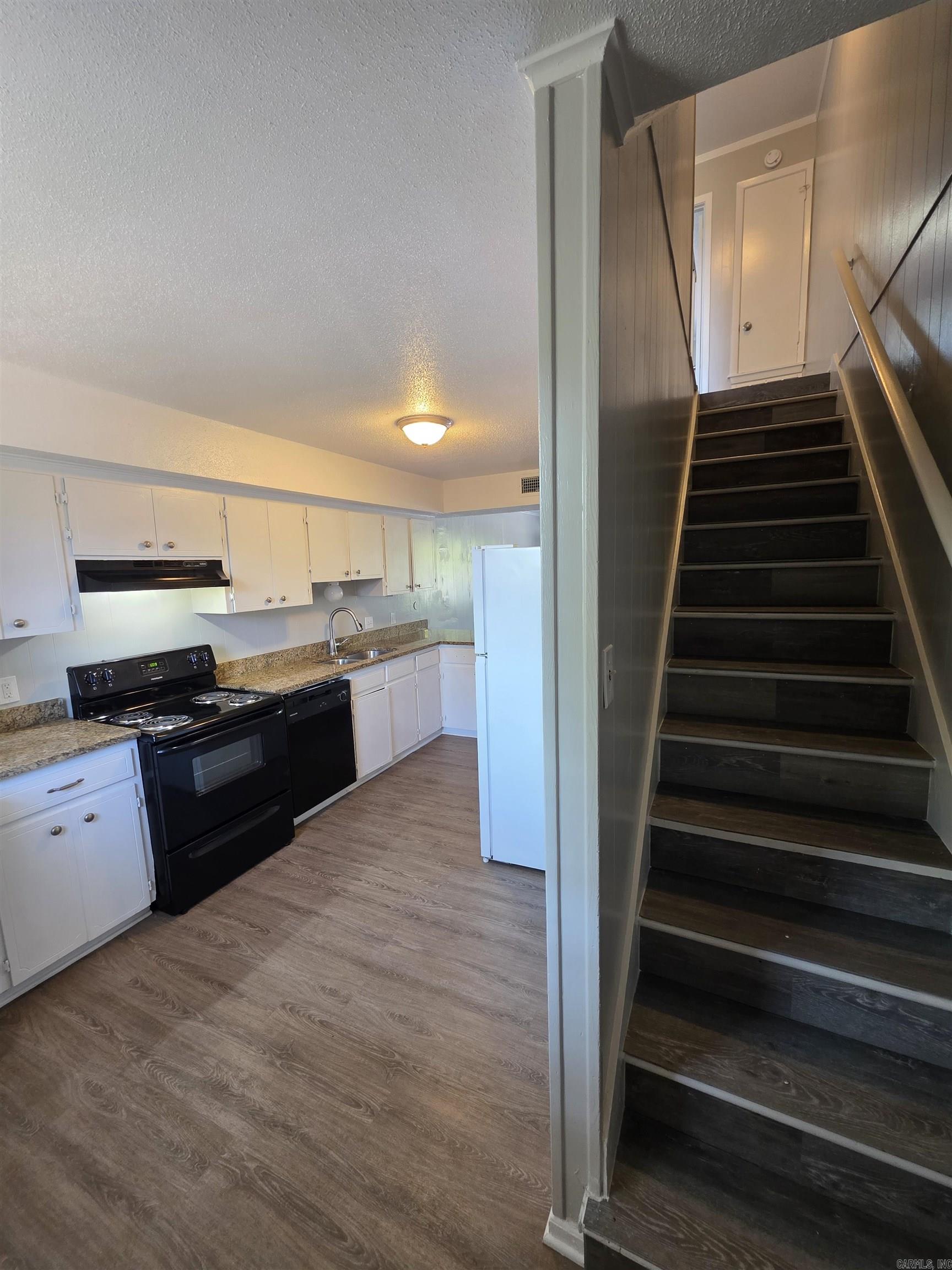 3017 Parkway Drive 3 Property Photo 6