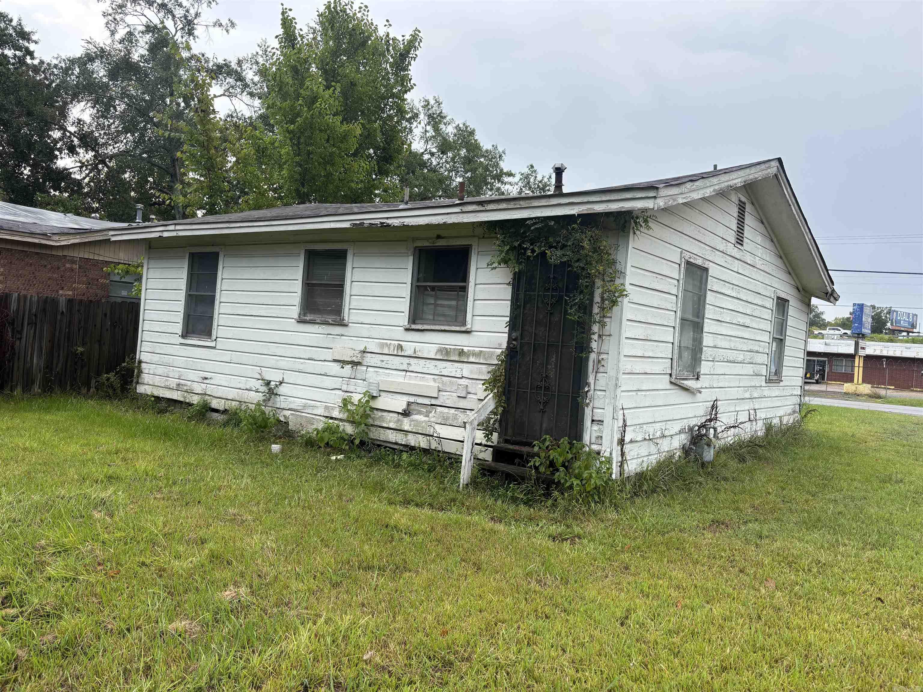 2701 W Pullen Property Photo 2