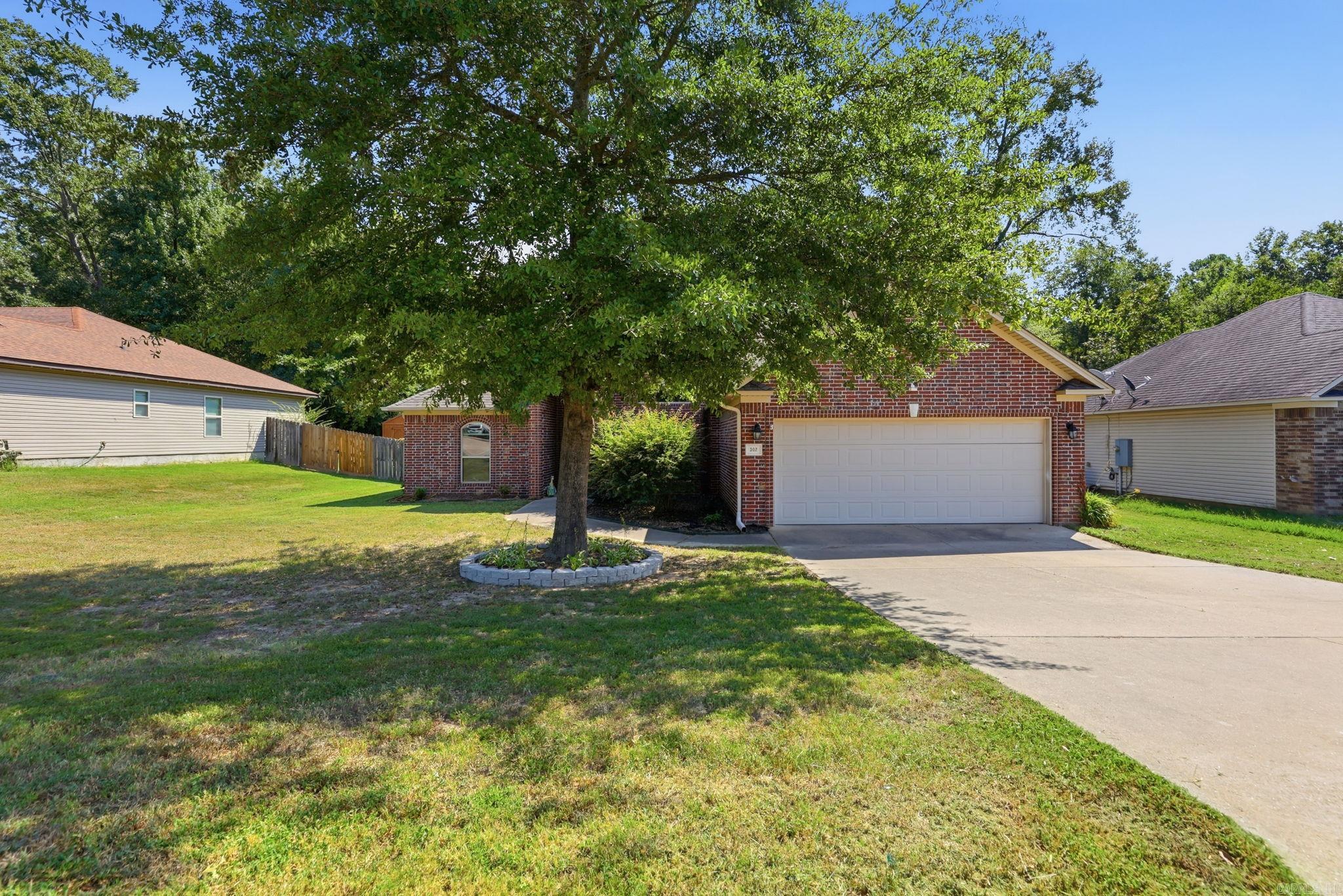 302 Montgomery Drive Property Photo 1