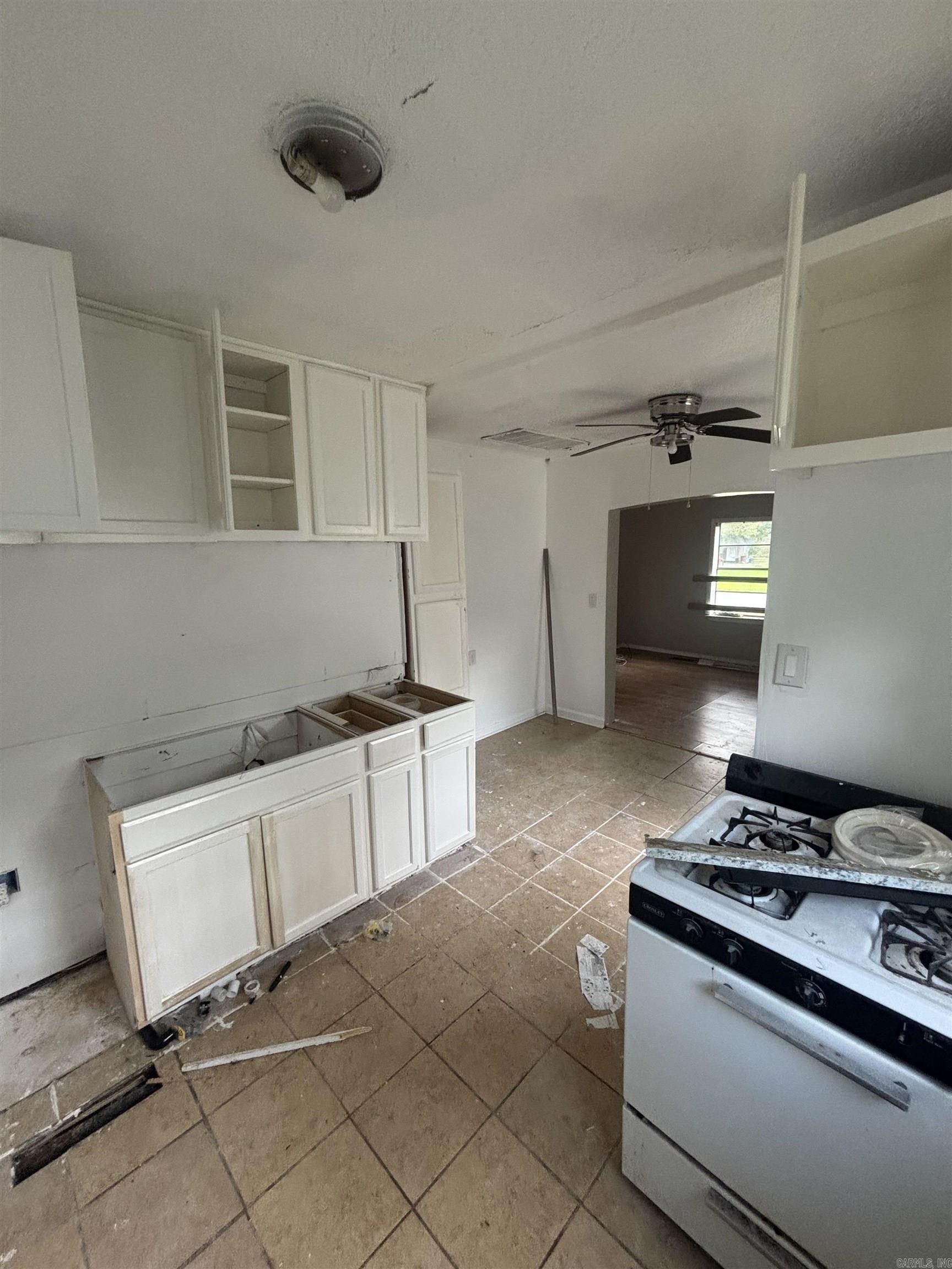 1901 W 29 Property Photo 6