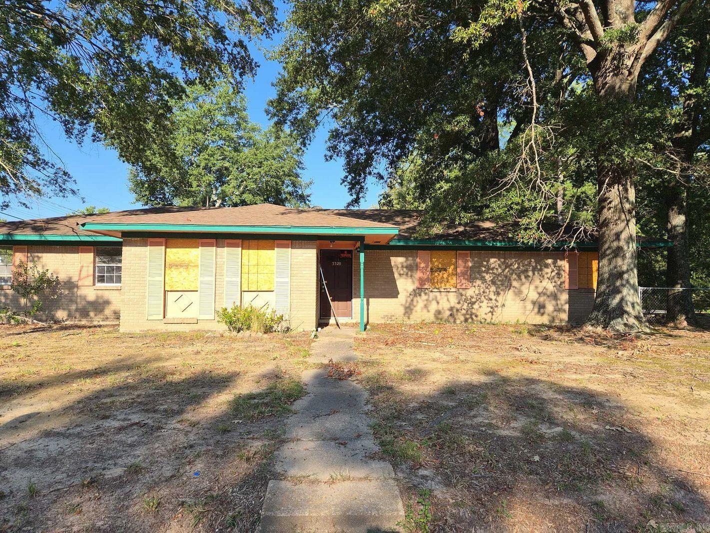 3320 S Main Street Property Photo 1