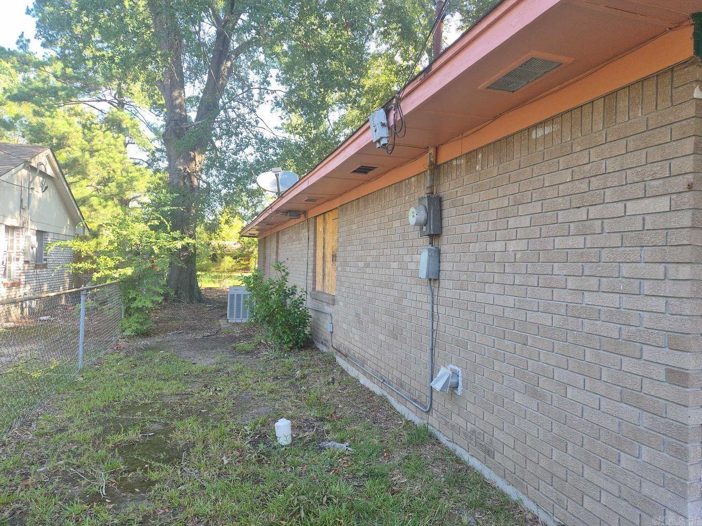 3320 S Main Street Property Photo 3